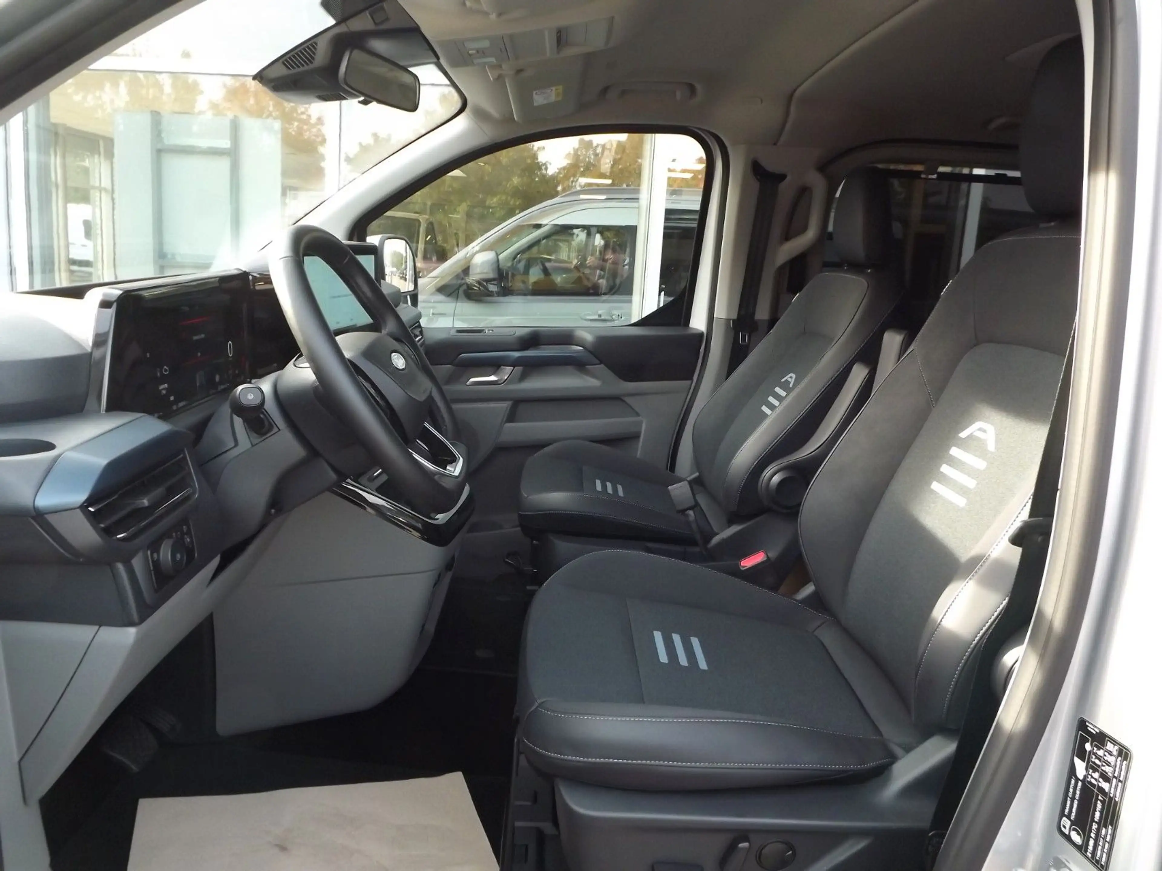 Ford Tourneo Custom Bus Plug-in Hybrid 340 L2 Tourneo — photo 9