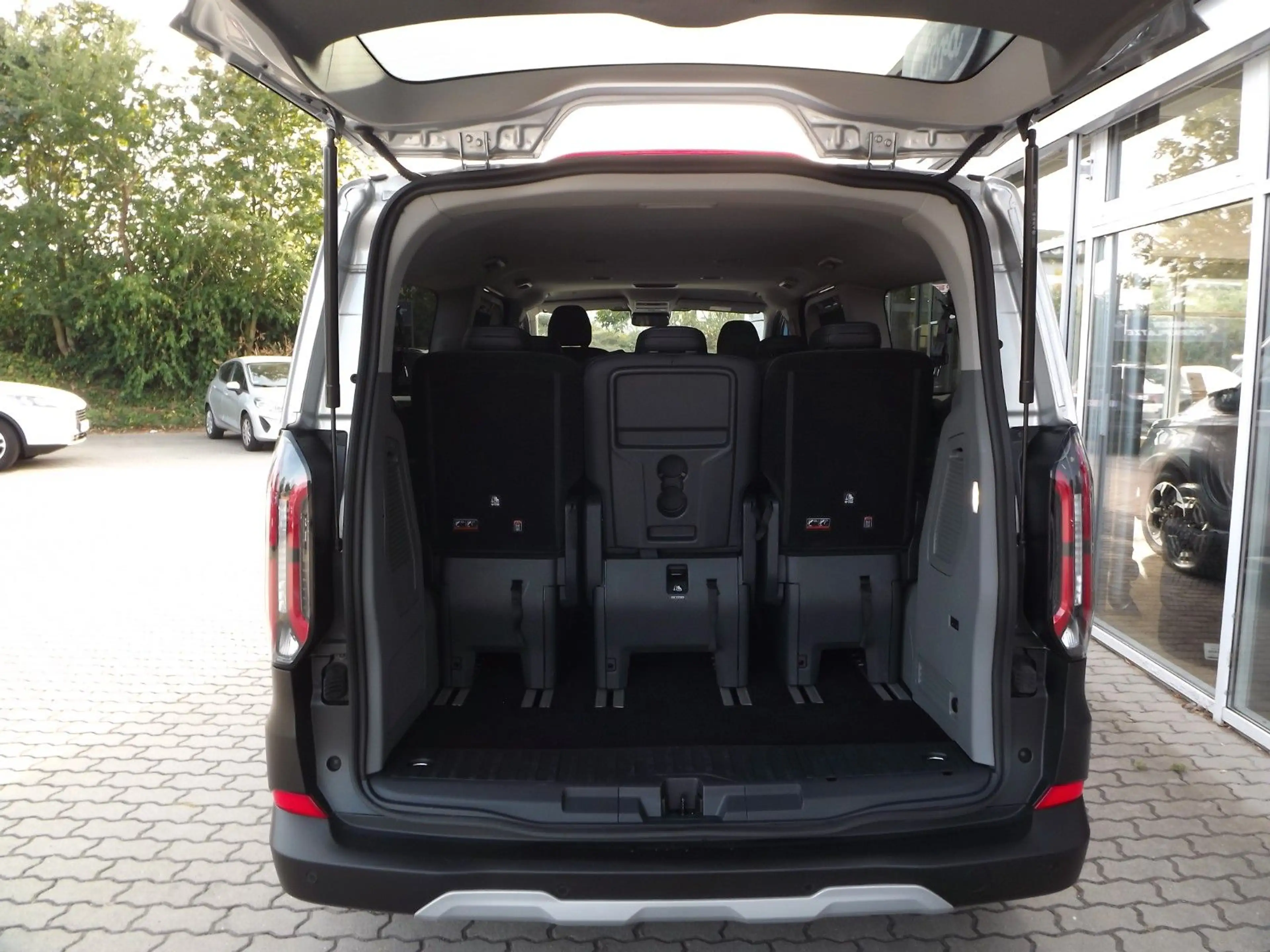 Ford Tourneo Custom Bus Plug-in Hybrid 340 L2 Tourneo — photo 11