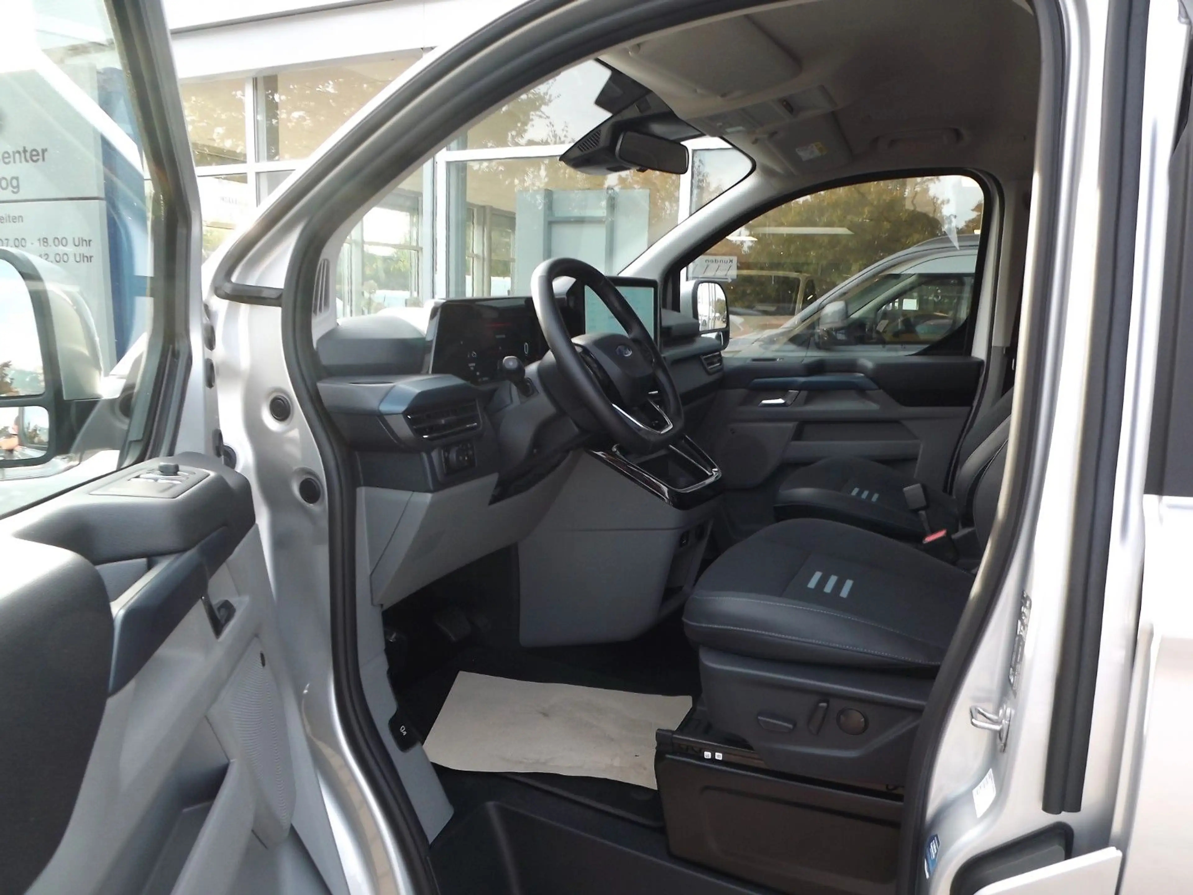 Ford Tourneo Custom Bus Plug-in Hybrid 340 L2 Tourneo — photo 8
