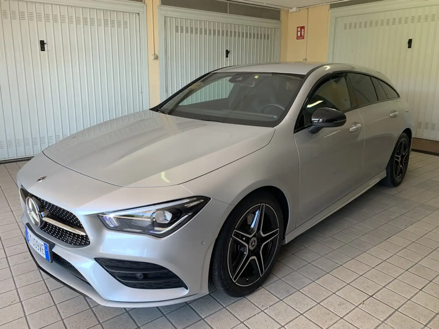Mercedes-Benz CLA 200 CLA 200 shooting Brake Premium auto AMG LINE PACK Argent - 1