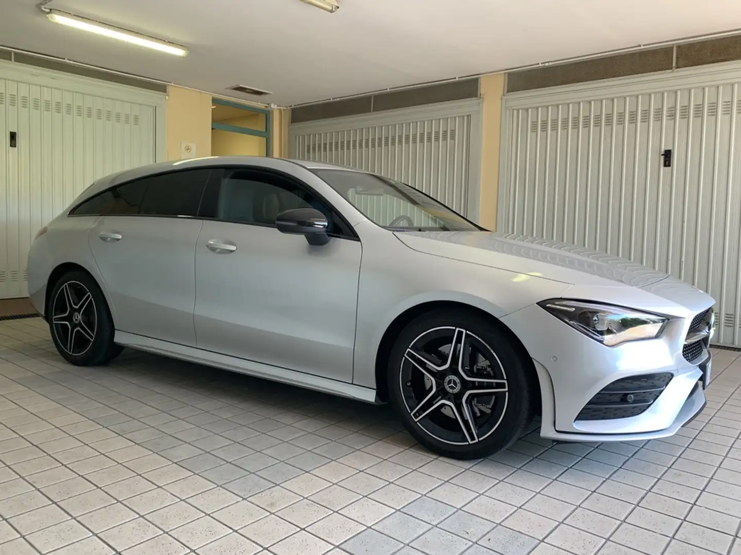 Mercedes-Benz CLA 200 CLA 200 shooting Brake Premium auto AMG LINE PACK Argent - 2