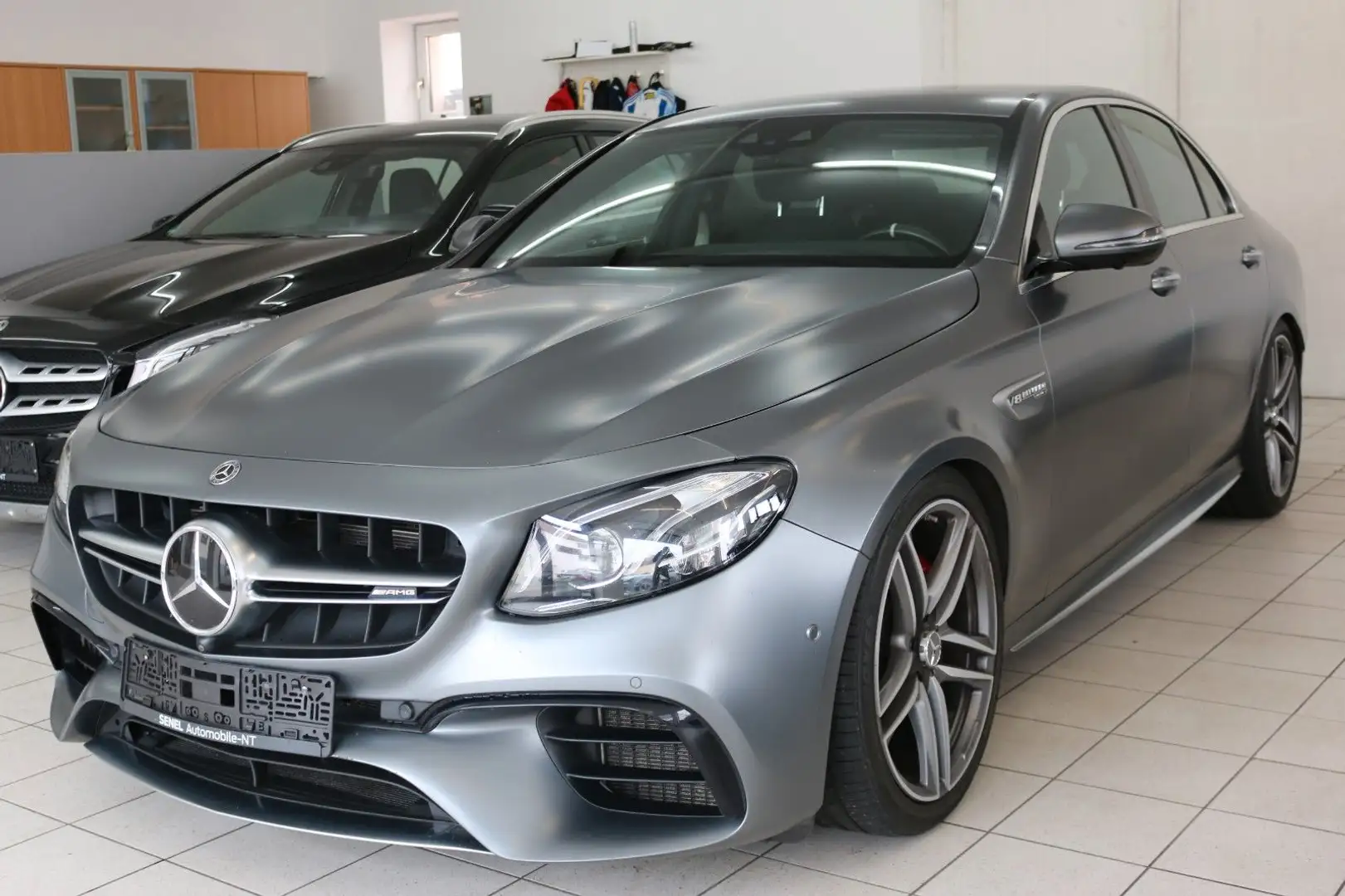 Mercedes-Benz E 63 AMG E63 S Lim. 4Matic+/360°/Burmester/Head-Up Gris - 1