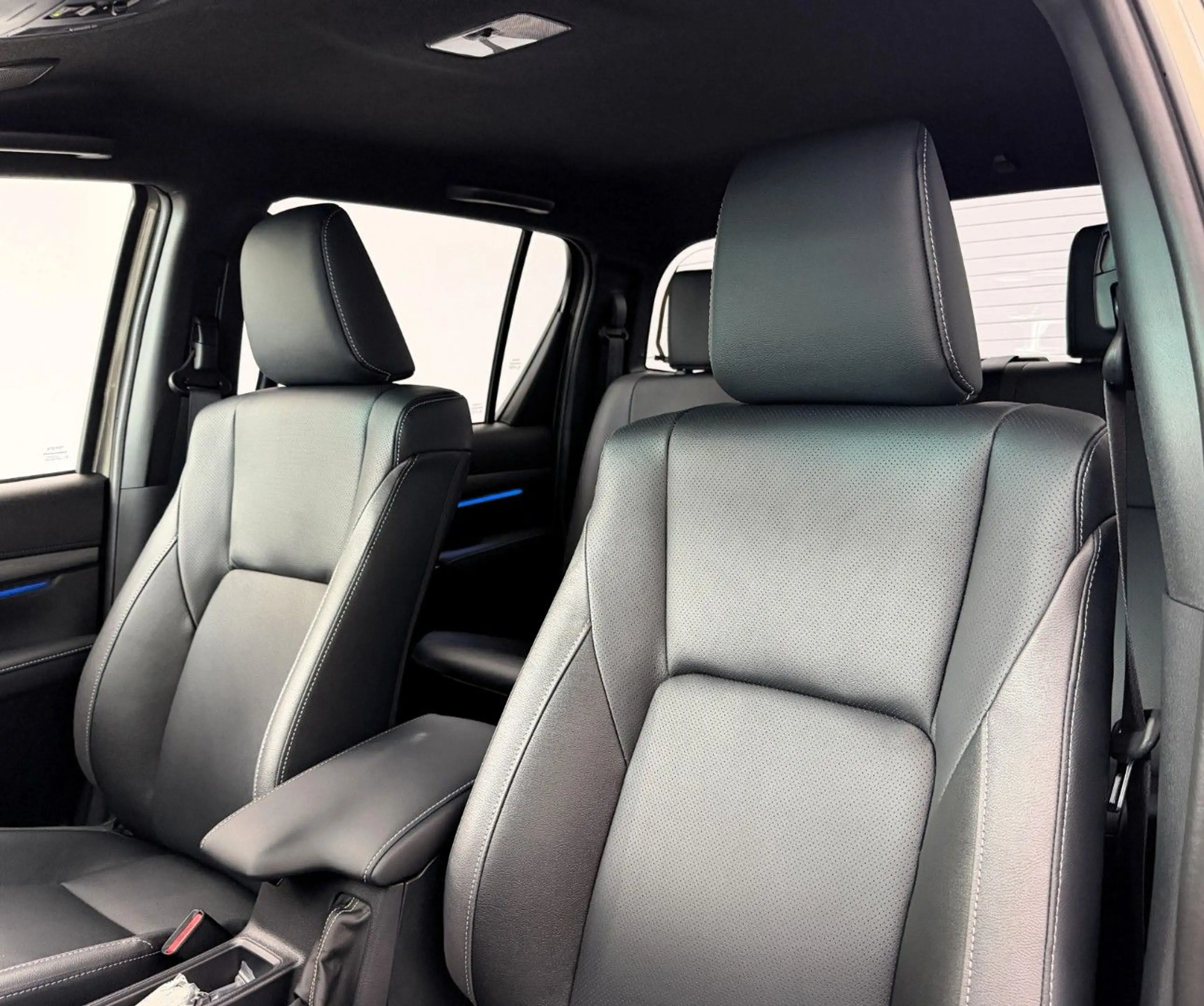Toyota Hilux 2.8 D4-D Invincible °Mild HYBRID°AHK°Wanne — photo 3