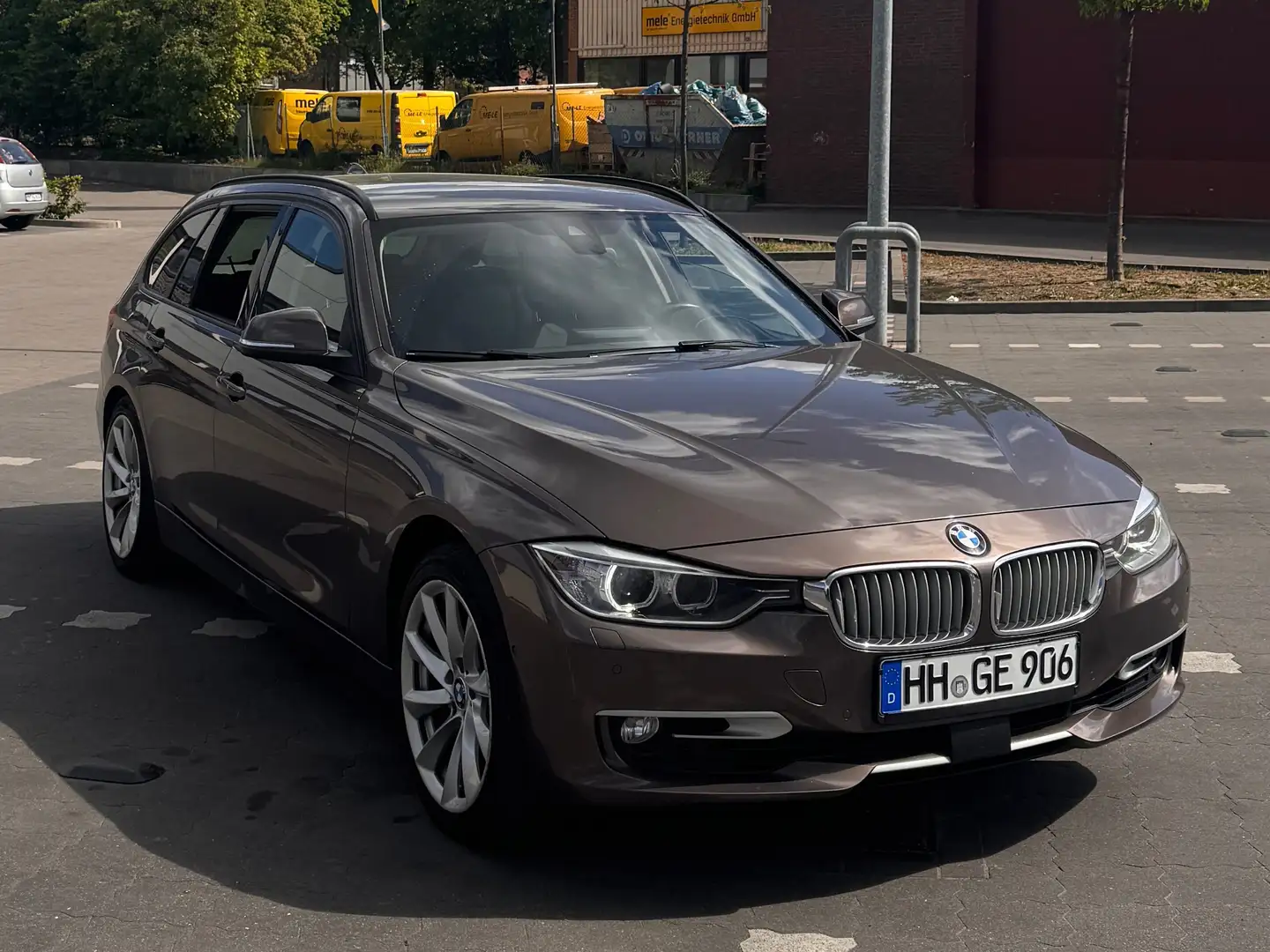 BMW 330 330 d xDrive AHK HiFi HUD adapt. Fernlichtass. Brązowy - 1