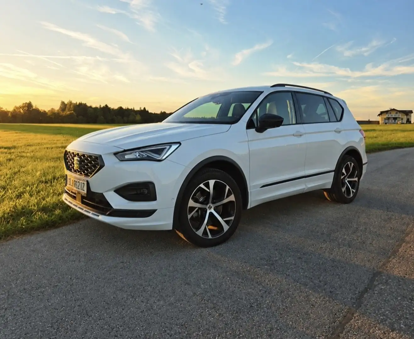 SEAT Tarraco 2,0 TSI ACT FR 4Drive DSG Weiß - 1