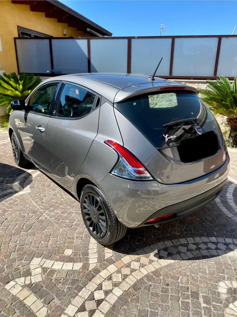 Lancia Ypsilon Ypsilon ecochic gold Gris - 2