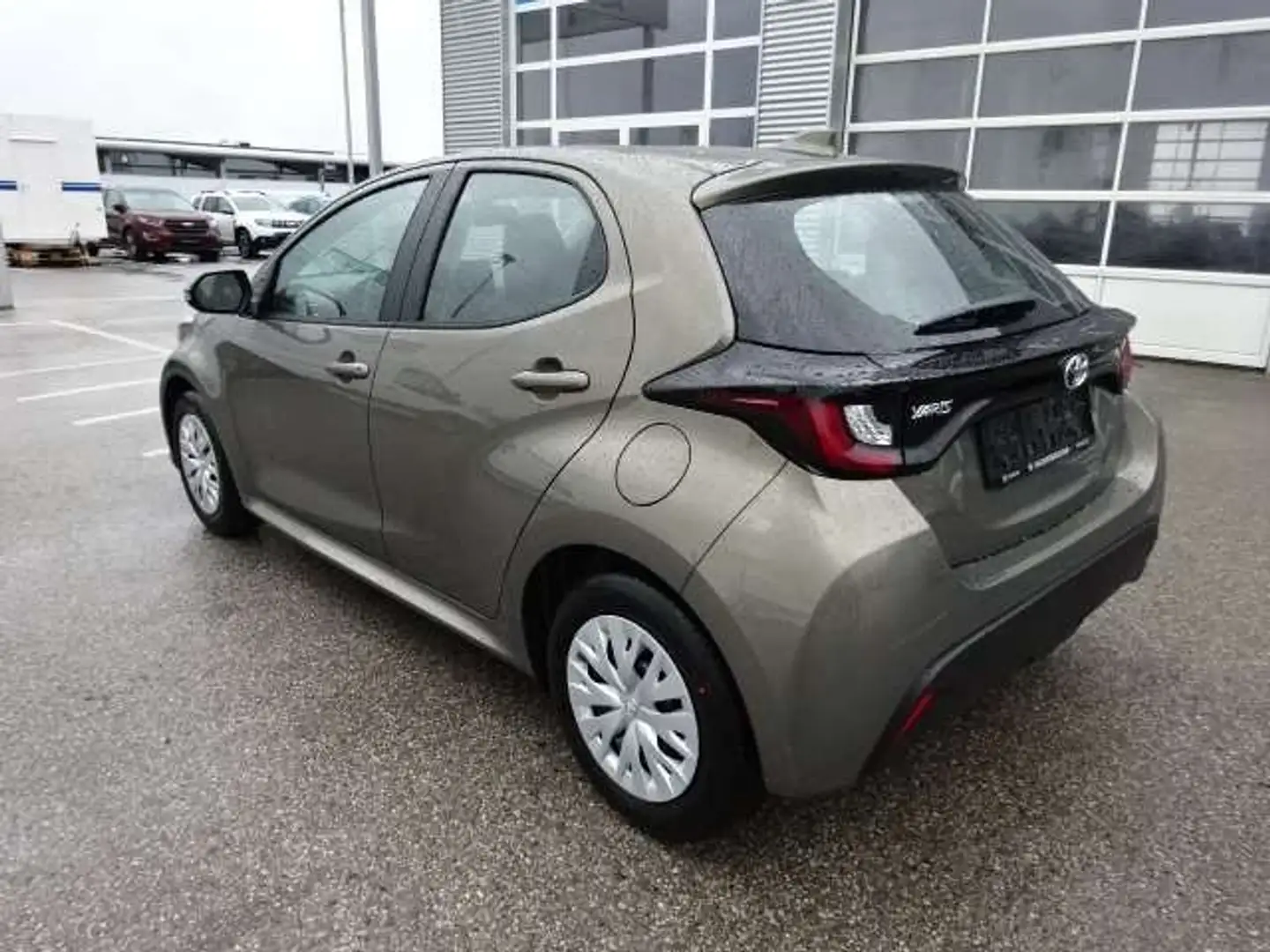 Toyota Yaris 1,0 VVT-i Active Beżowy - 2