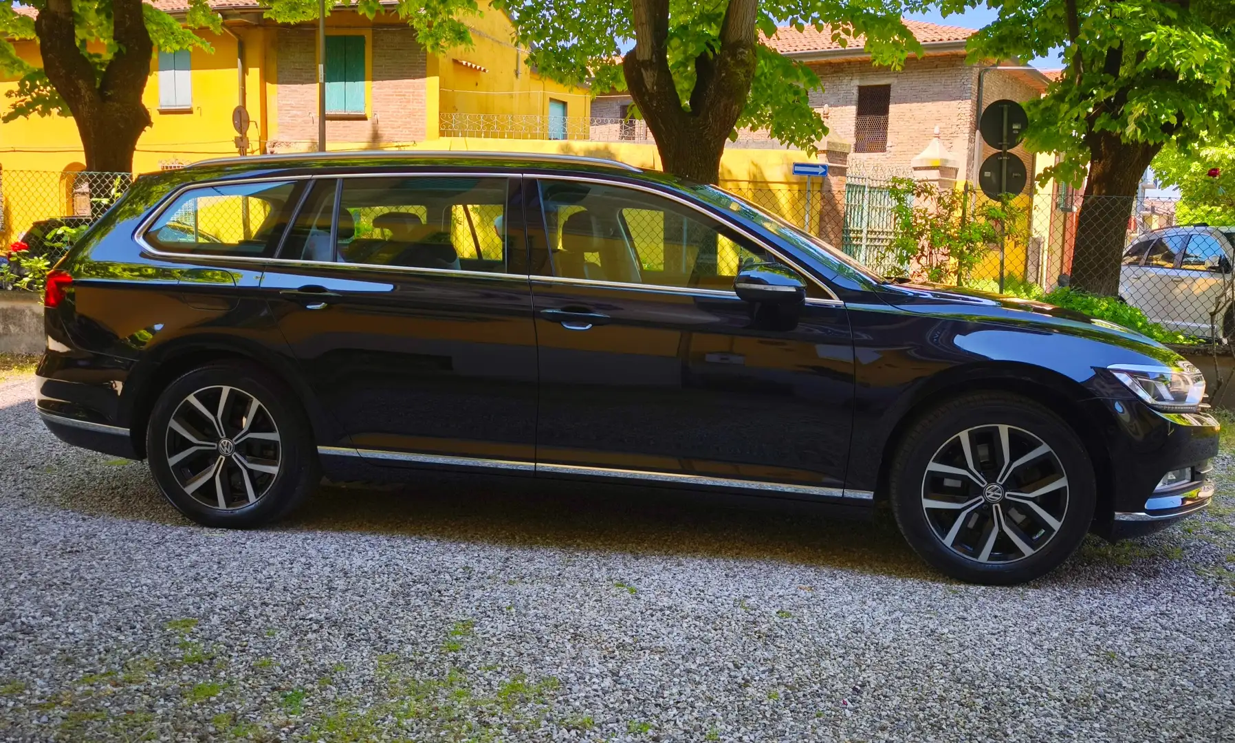 Volkswagen Passat Stescion Nero - 2