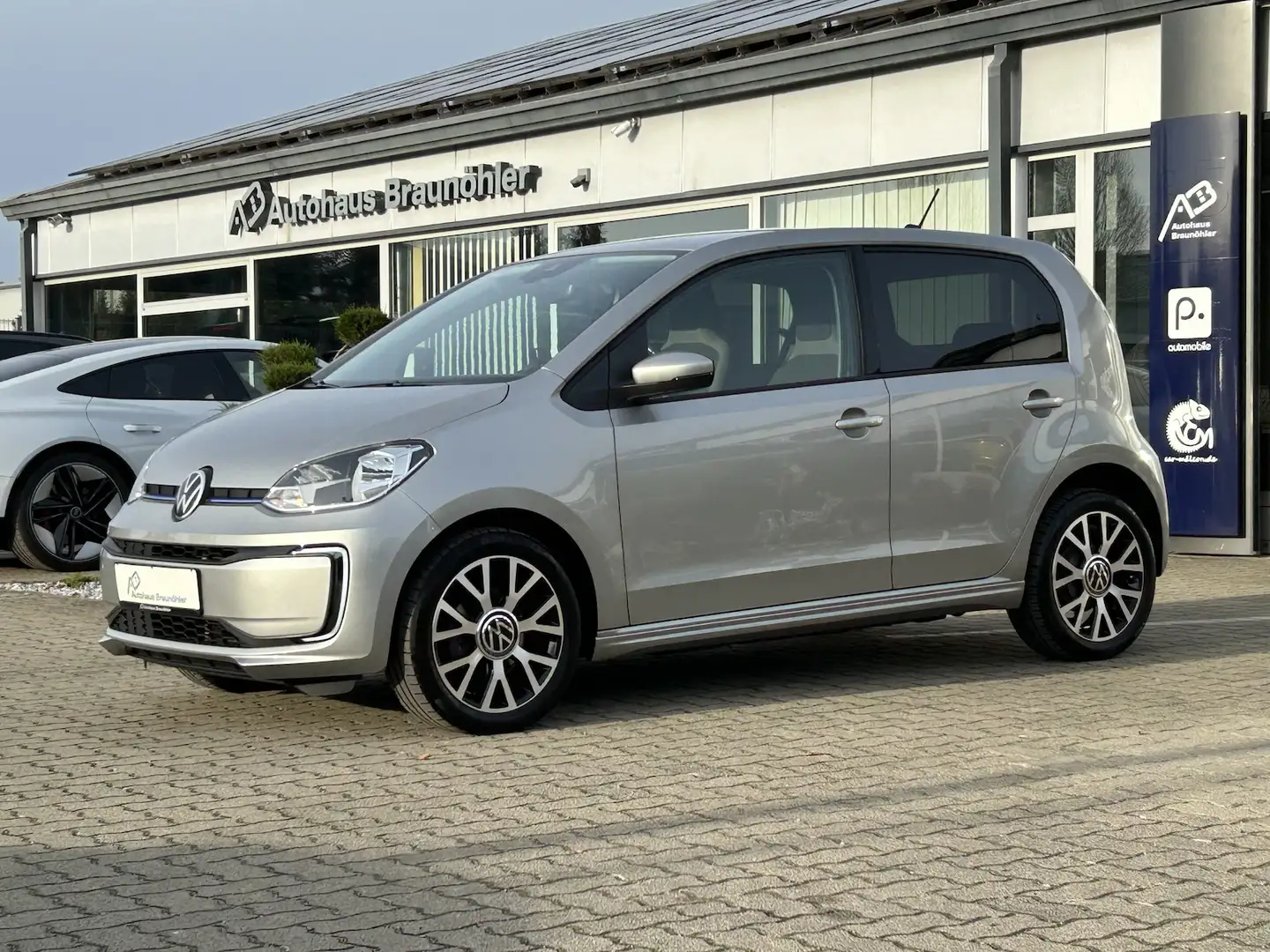 Volkswagen up! Style Plus*Kamera*SHZ*CCS*PDC* Silber - 2
