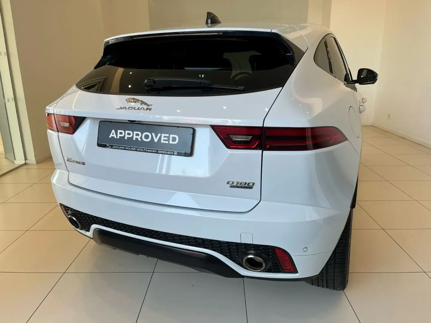 Jaguar E-Pace D180 Chequered Flag Panoramadach & AHK Blanc - 2