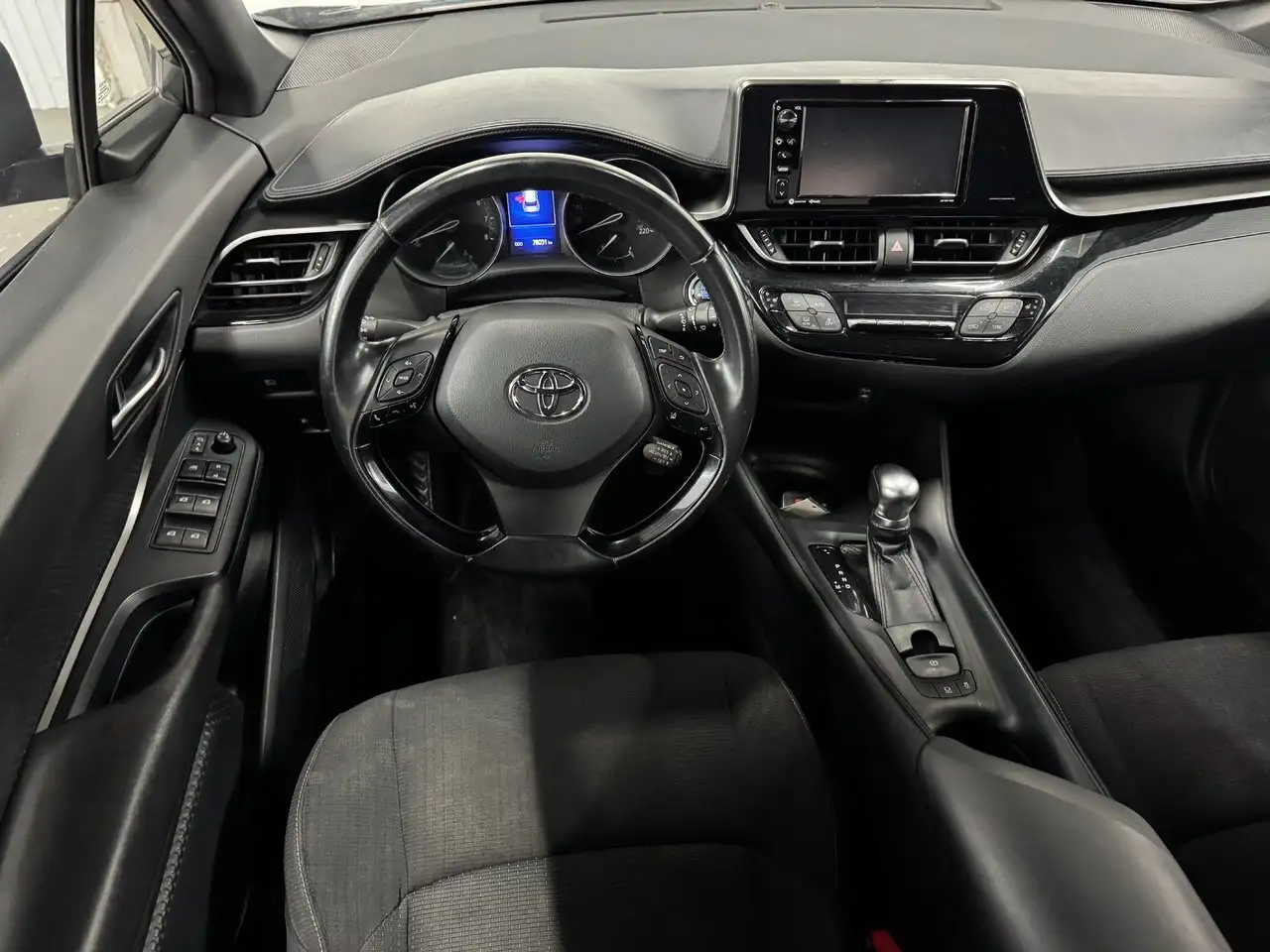 Toyota C-HR photo Toyota C-HR