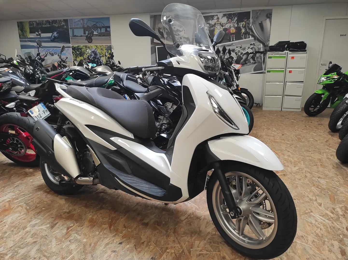 Piaggio Beverly 400 - 1