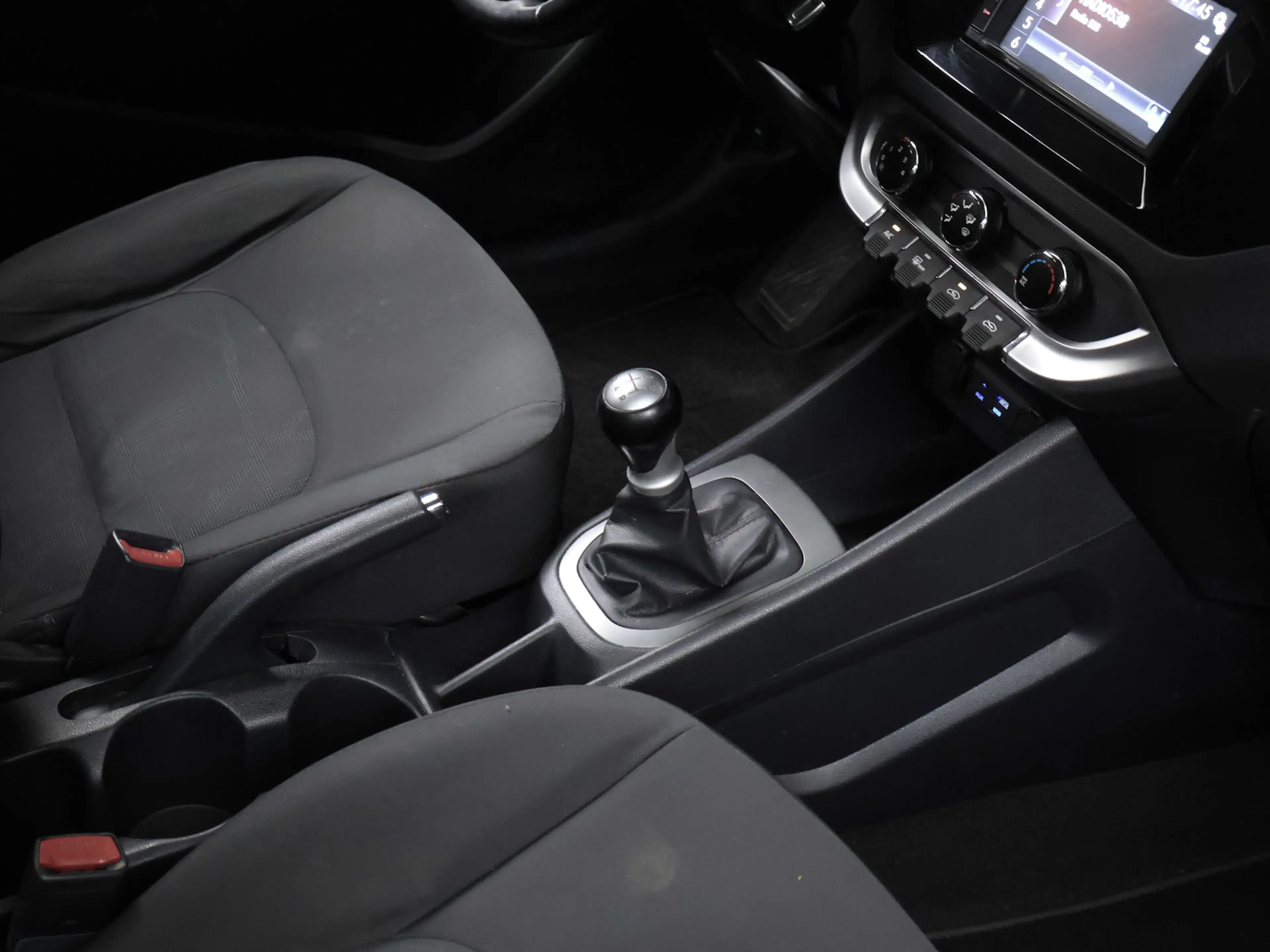 Kia Rio 1.2 CVVT ComfortLine Sport (NAVI,CAMERA,PDC,CRUISE — photo 18