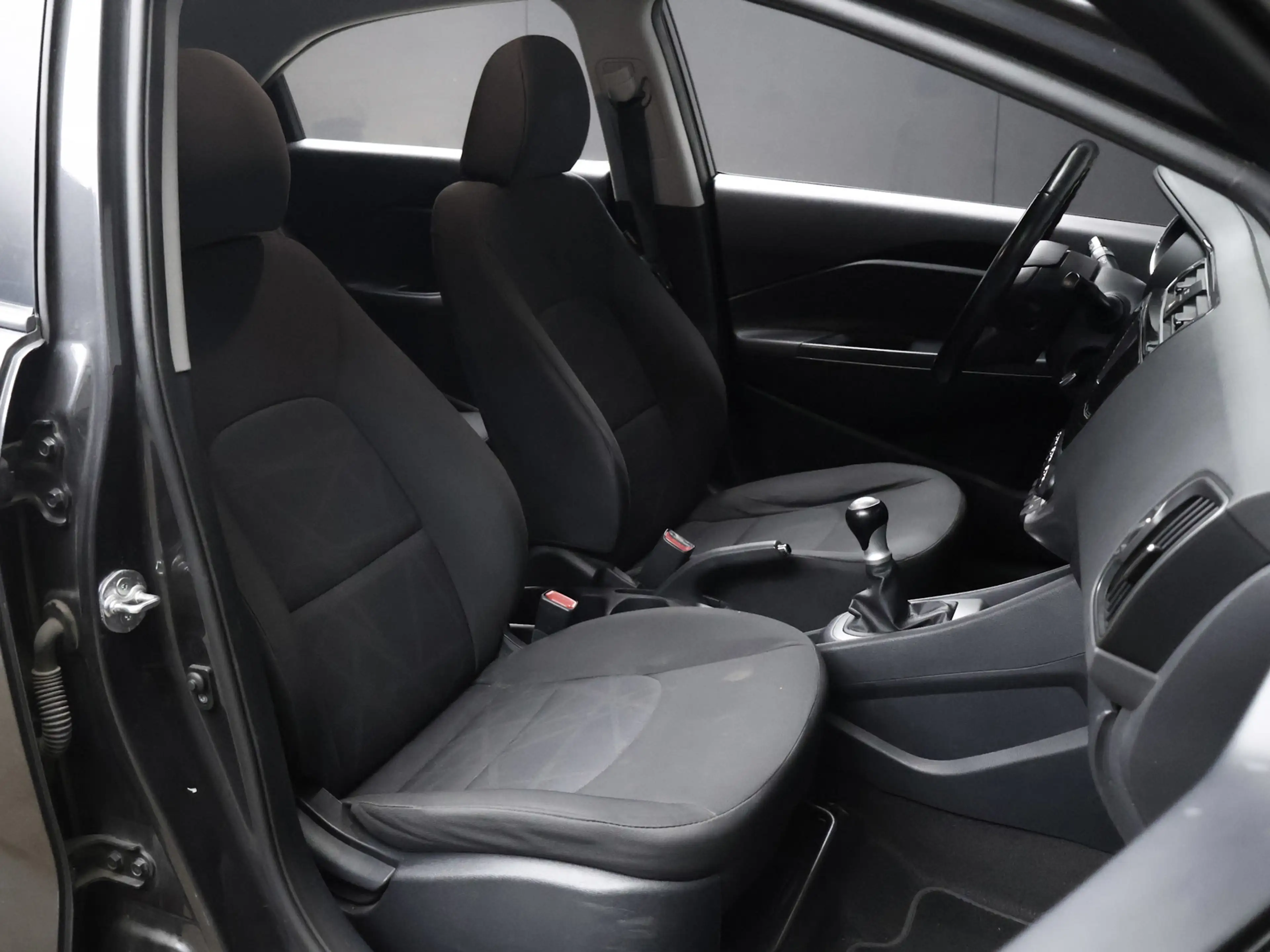 Kia Rio 1.2 CVVT ComfortLine Sport (NAVI,CAMERA,PDC,CRUISE — photo 26