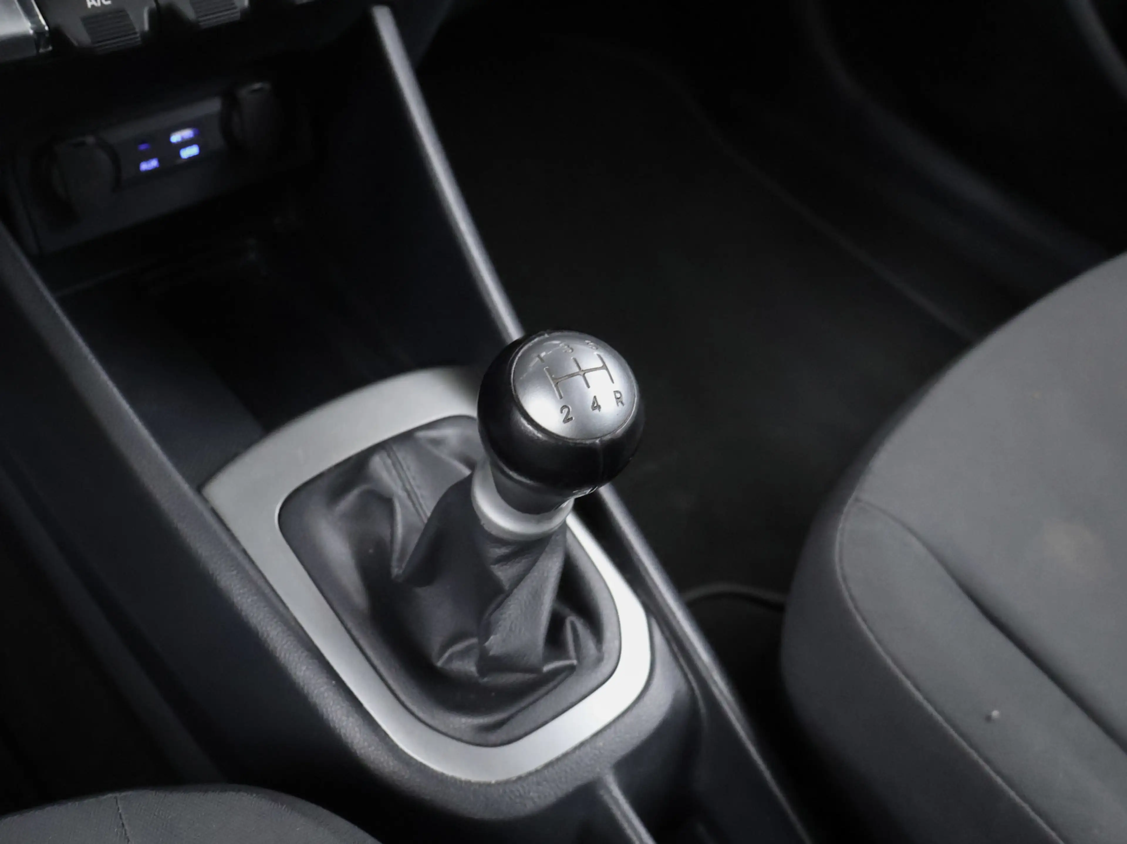 Kia Rio 1.2 CVVT ComfortLine Sport (NAVI,CAMERA,PDC,CRUISE — photo 17