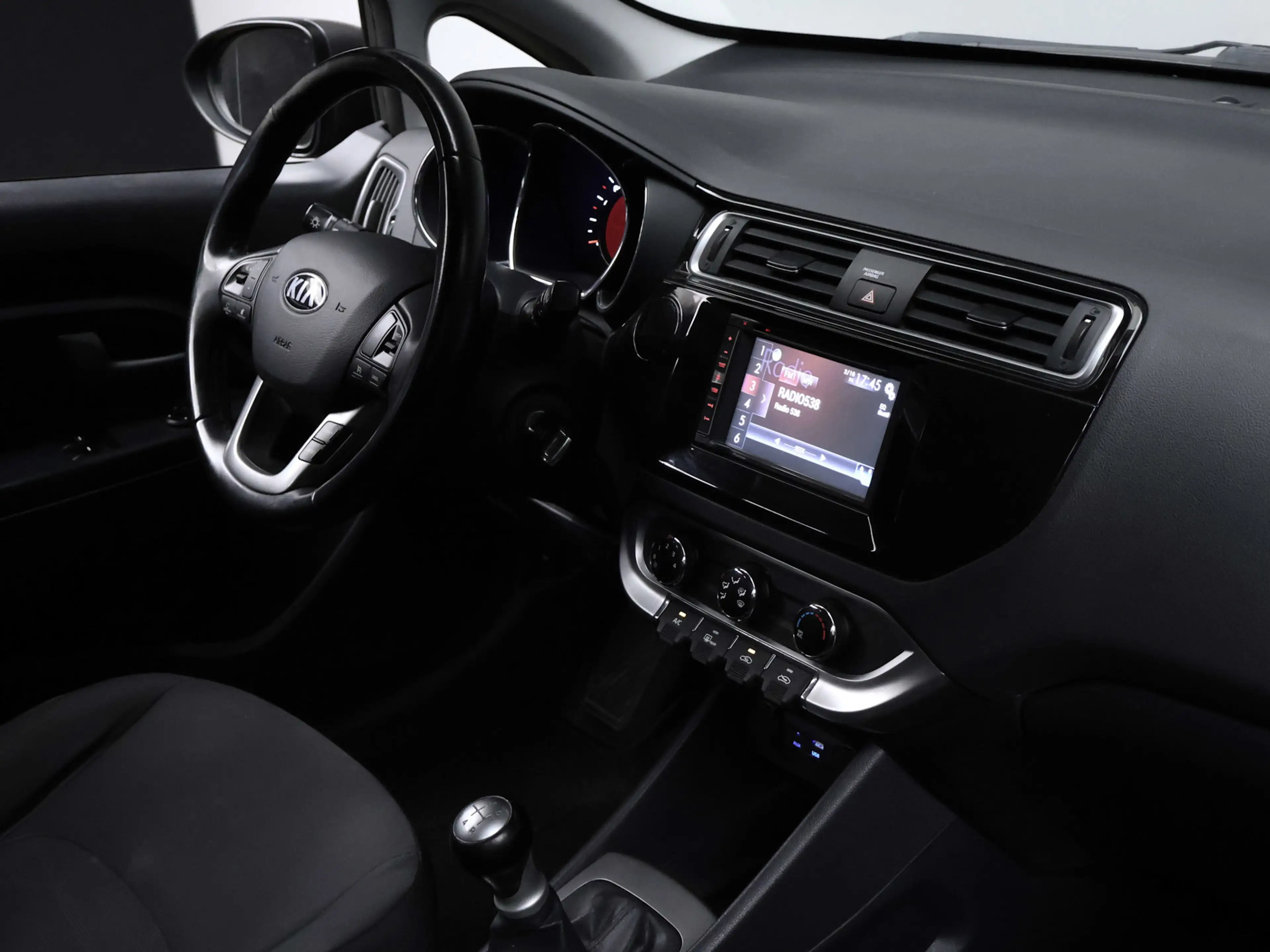 Kia Rio 1.2 CVVT ComfortLine Sport (NAVI,CAMERA,PDC,CRUISE — photo 25