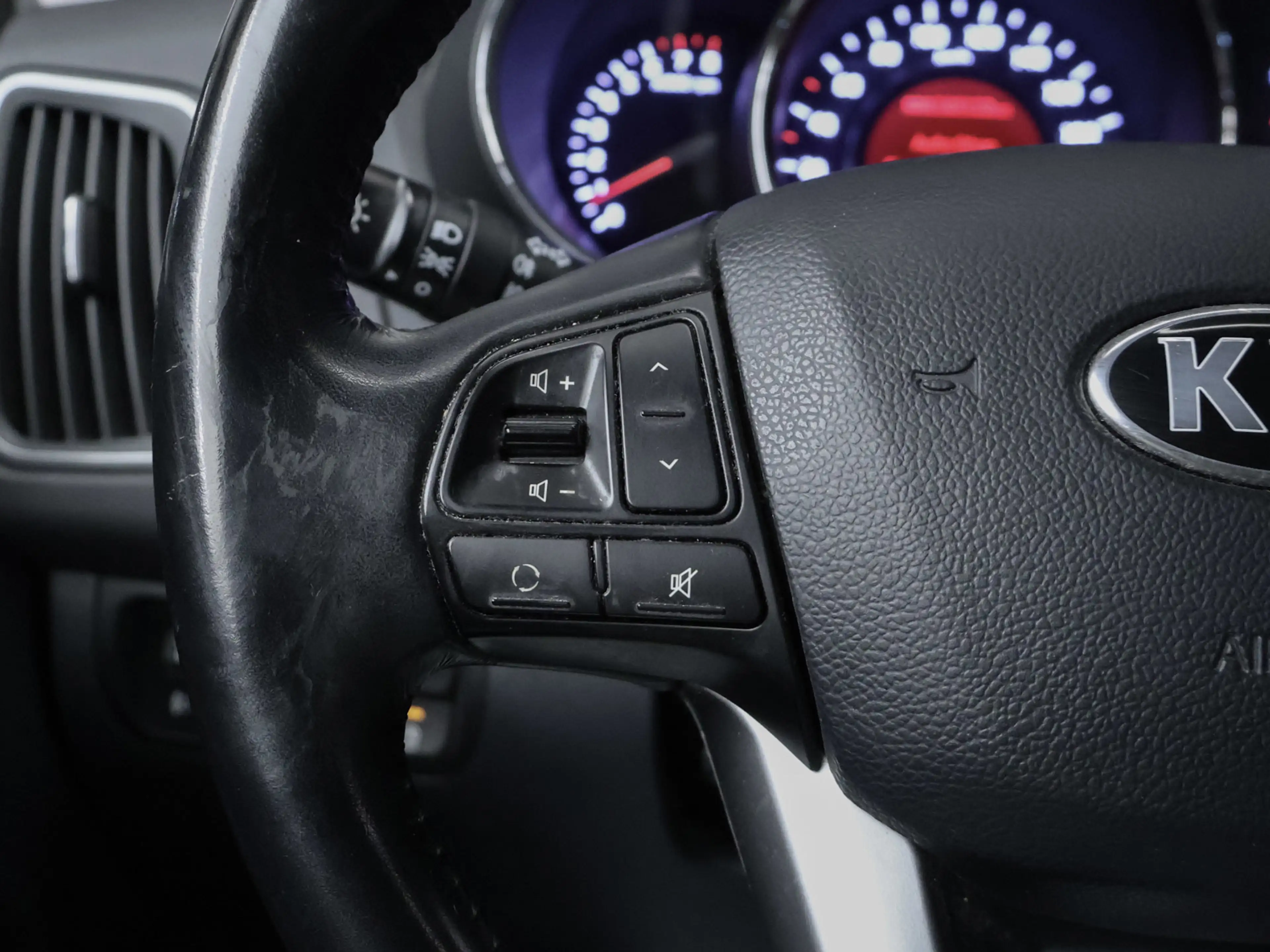 Kia Rio 1.2 CVVT ComfortLine Sport (NAVI,CAMERA,PDC,CRUISE — photo 10