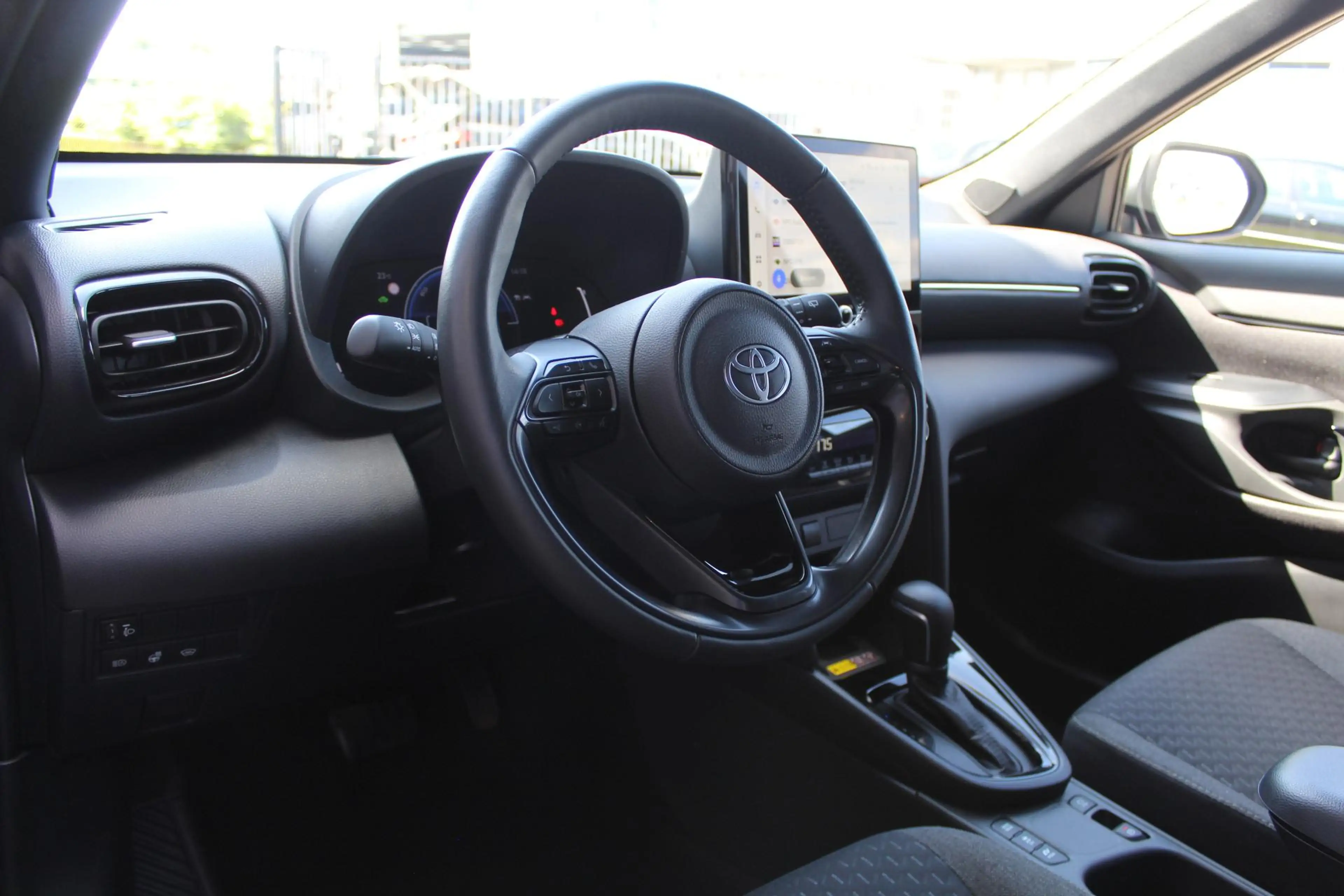 Toyota Yaris Cross 1.5 Hybrid 115 Dynamic Plus | Rijklaar | Stoel/stu — photo 2