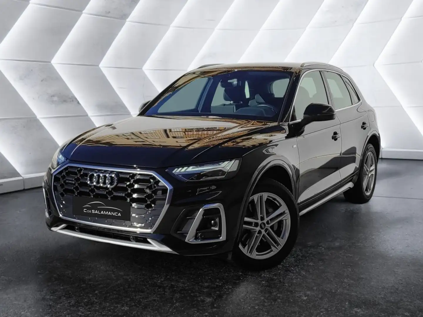 Audi Q5 S Line 55 TFSI e quattro-ultra Schwarz - 1