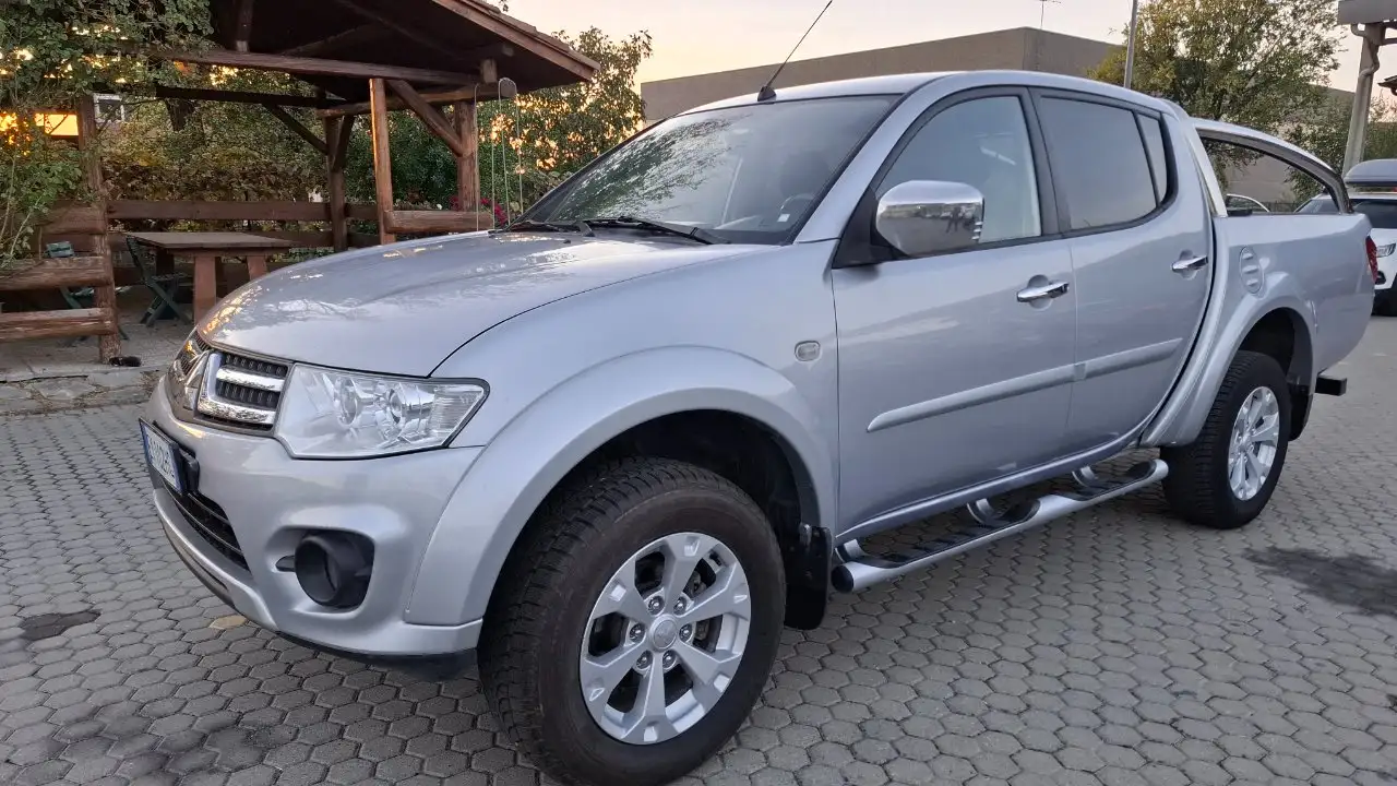 Mitsubishi L200 L200 d.cab 2.5 di-d Intense Plus 178cv N1 E5 — photo 1 of 15