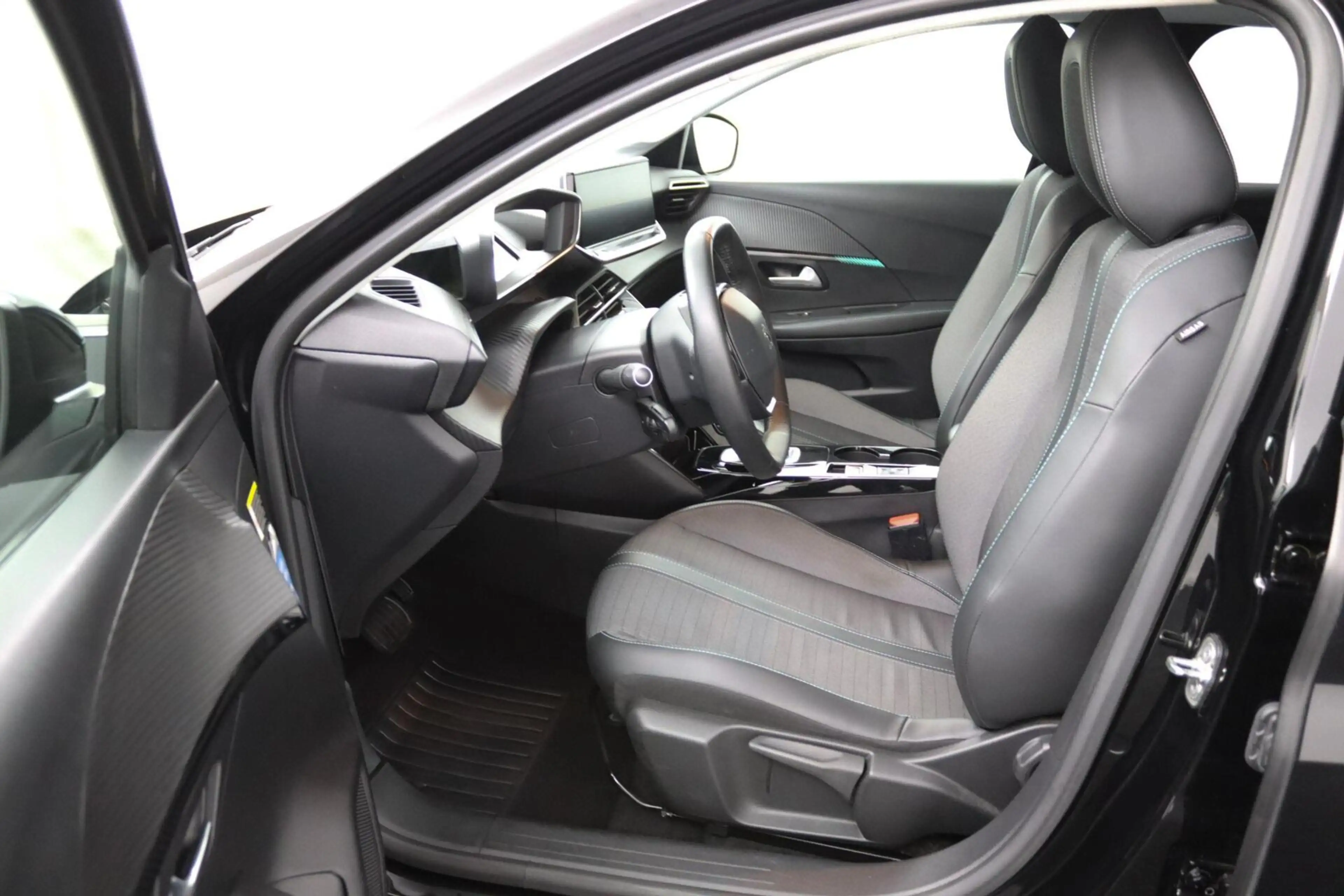 Peugeot e-208 EV Allure Pack 50 kWh | Camera | Climate Control | — photo 5