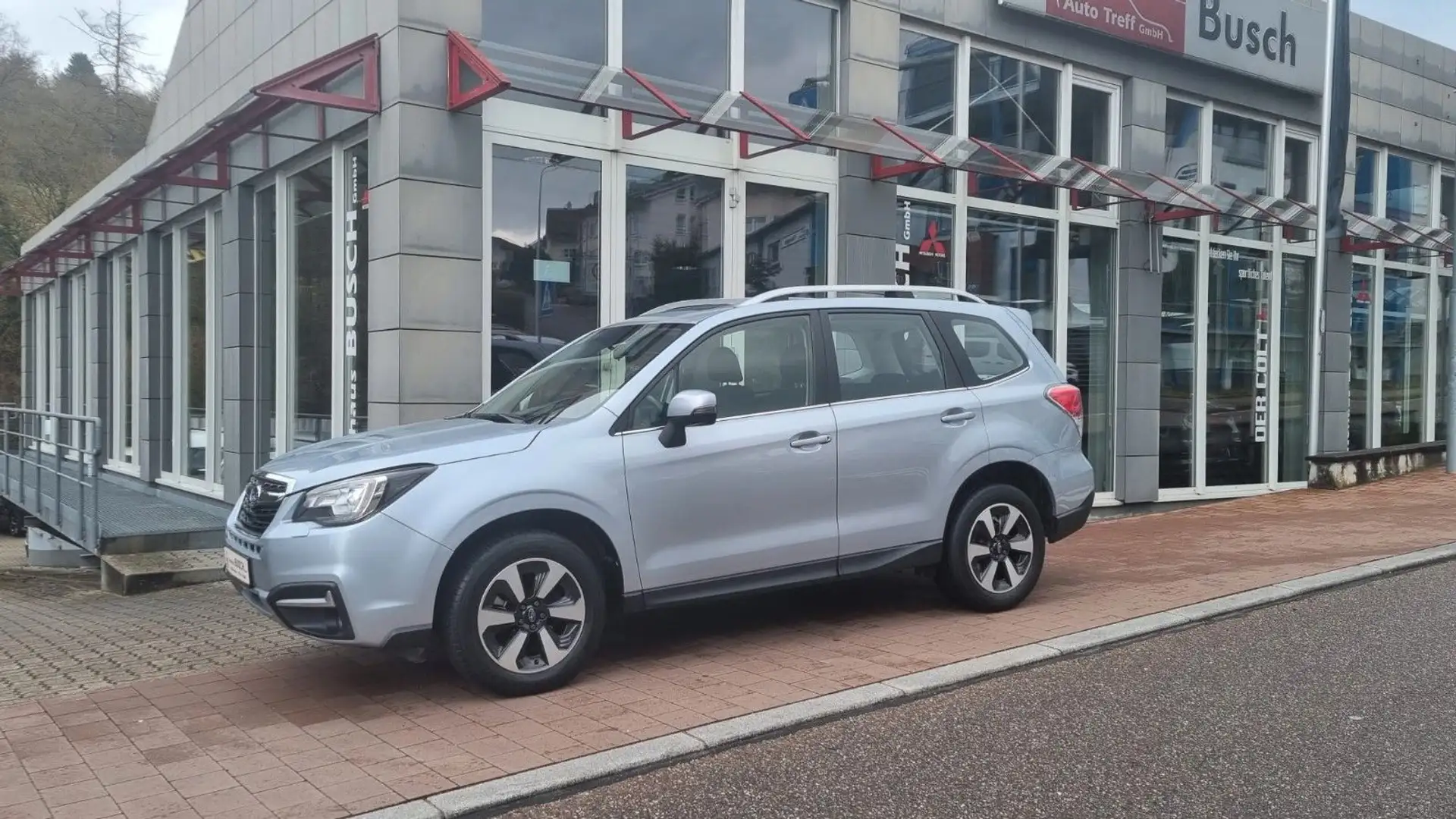 Subaru Forester 2.0 i Exclusive 4WD Stříbrná - 2