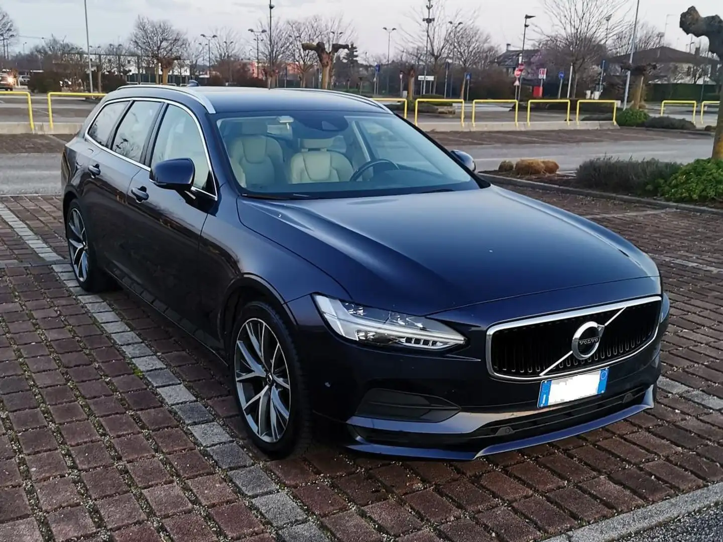 Volvo V90 V90 2.0 d4 Momentum geartronic Blu/Azzurro - 1