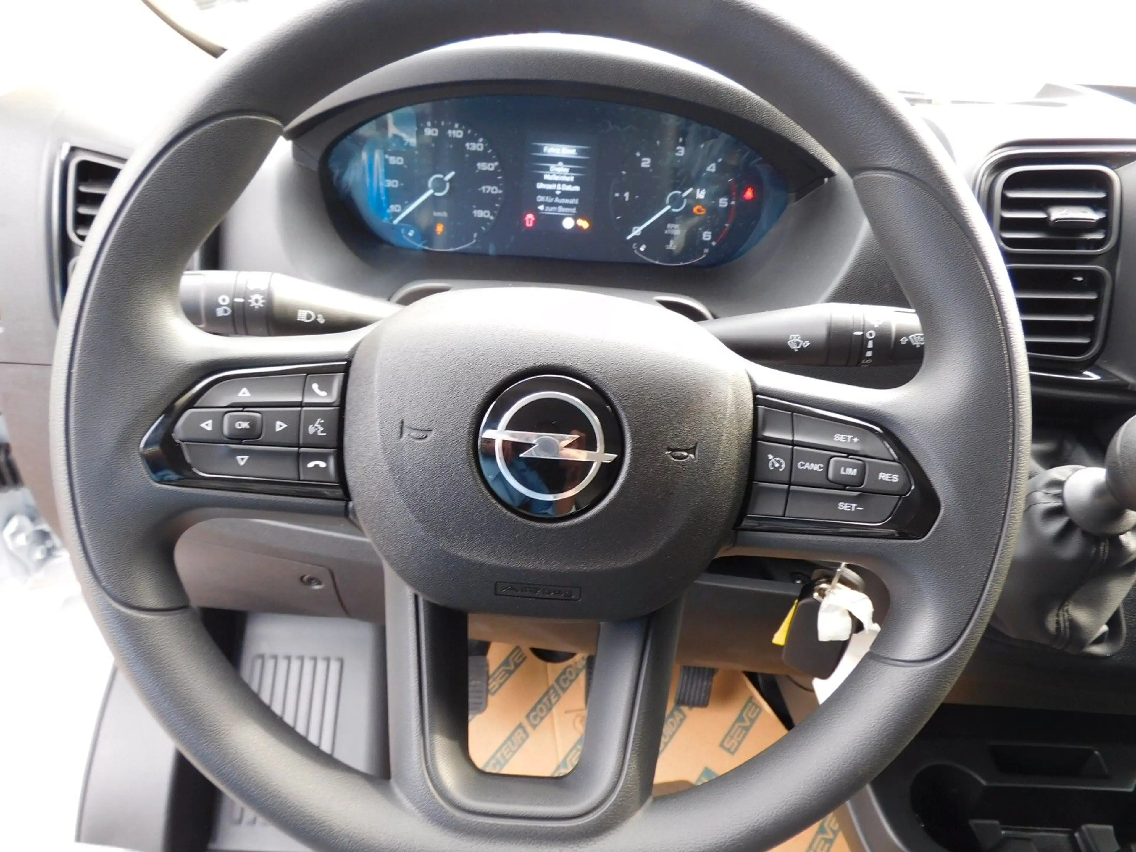 Opel Movano Cargo H2 35 L2H2 BlueHDI 140 — photo 11