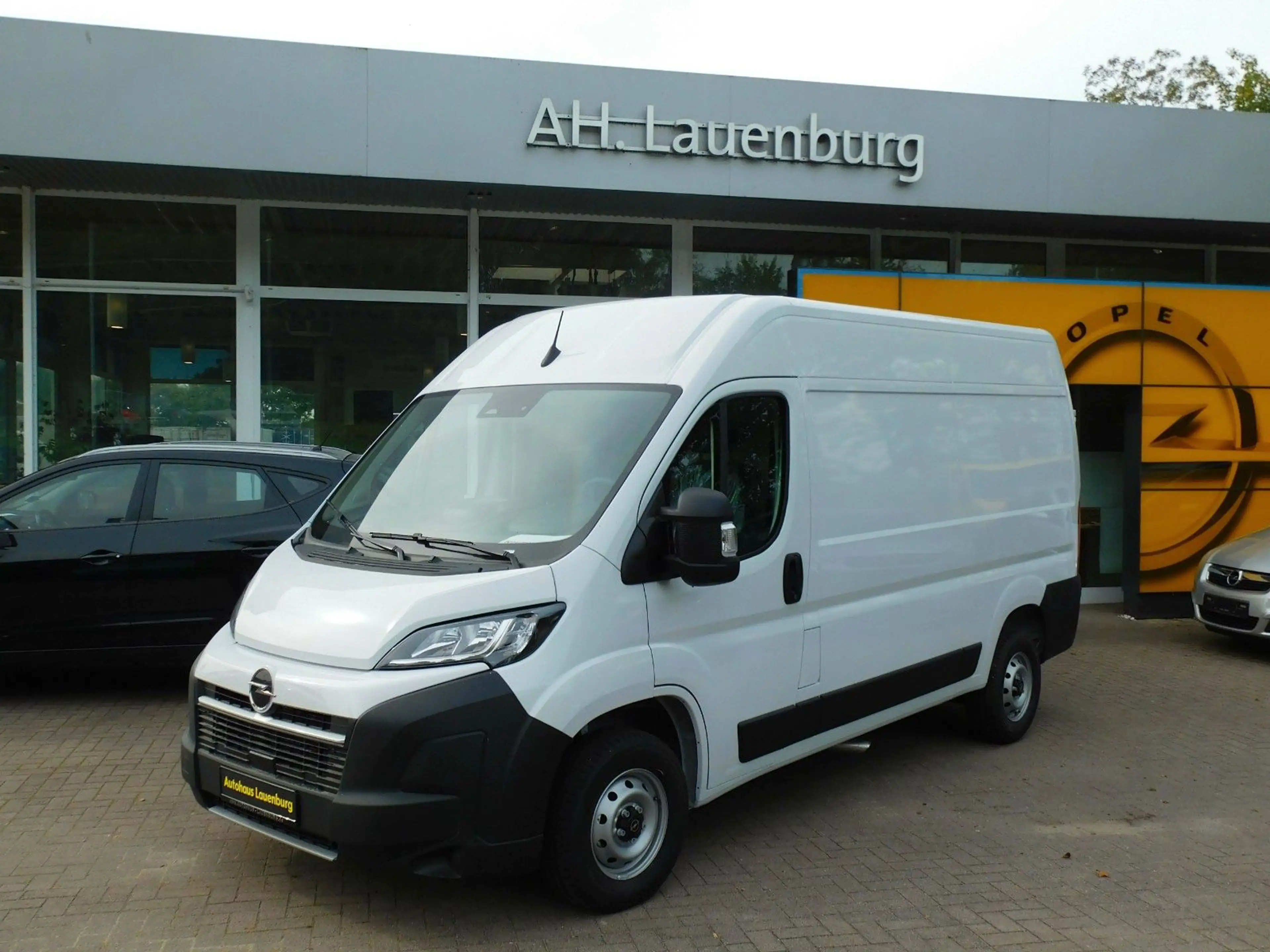 Opel Movano Cargo H2 35 L2H2 BlueHDI 140 — photo 3