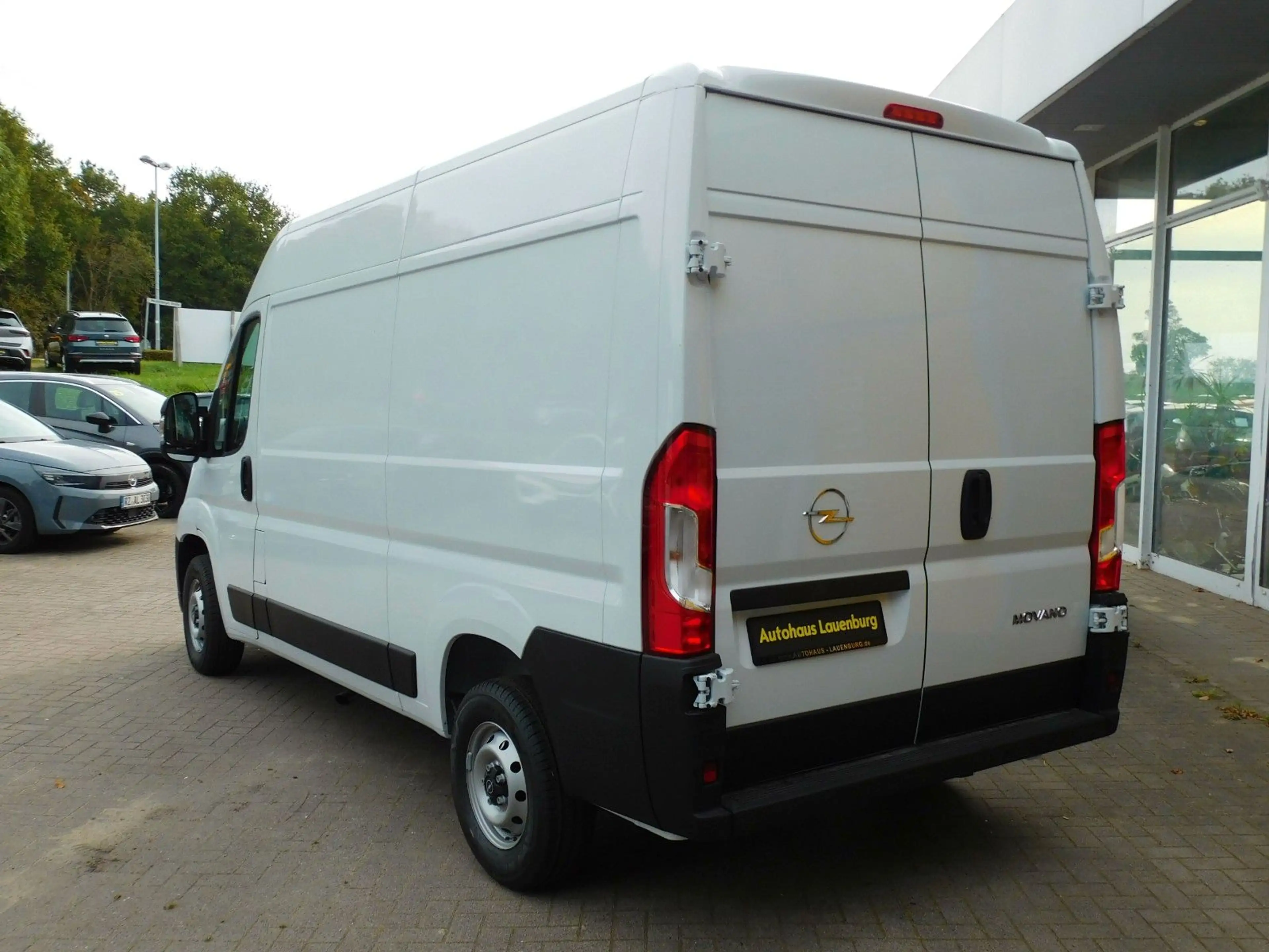 Opel Movano Cargo H2 35 L2H2 BlueHDI 140 — photo 5