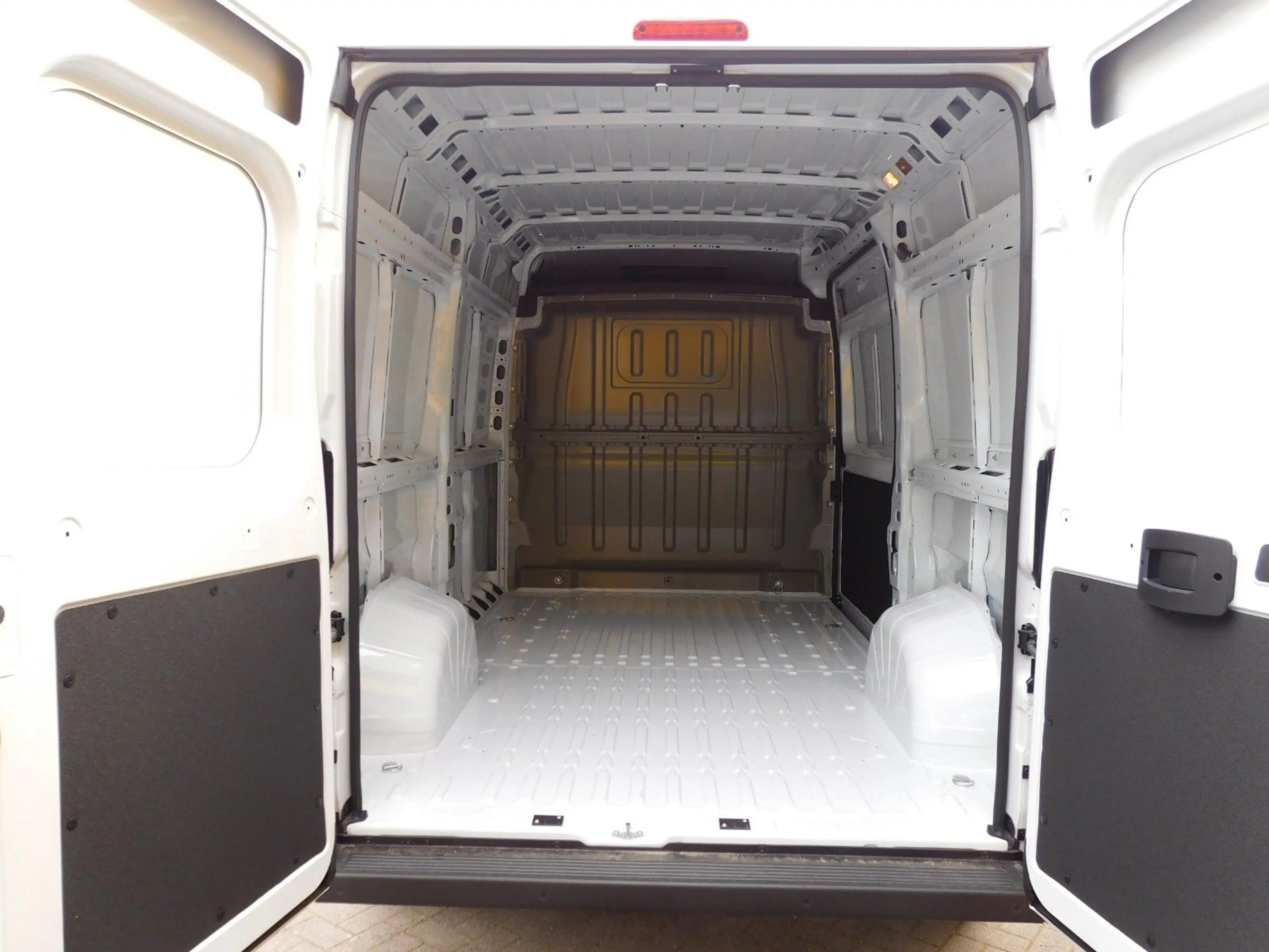 Opel Movano Cargo H2 35 L2H2 BlueHDI 140 — photo 13