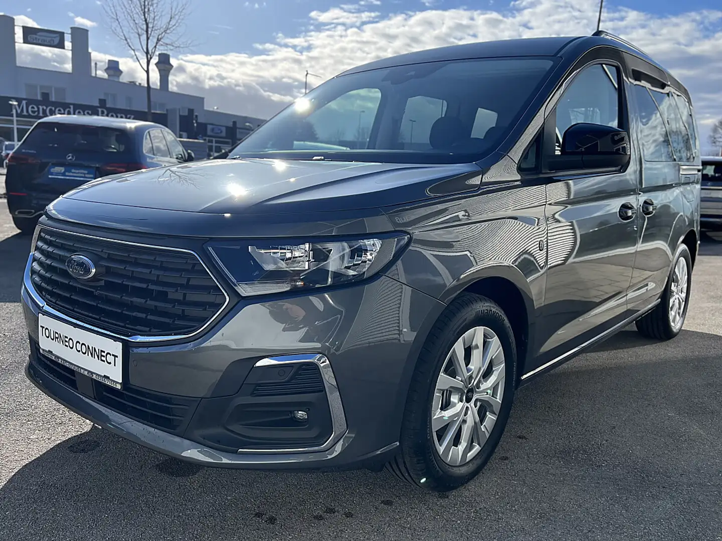 Ford Tourneo Connect 2,0 EcoBlue L1 Titanium Aut. Grau - 2