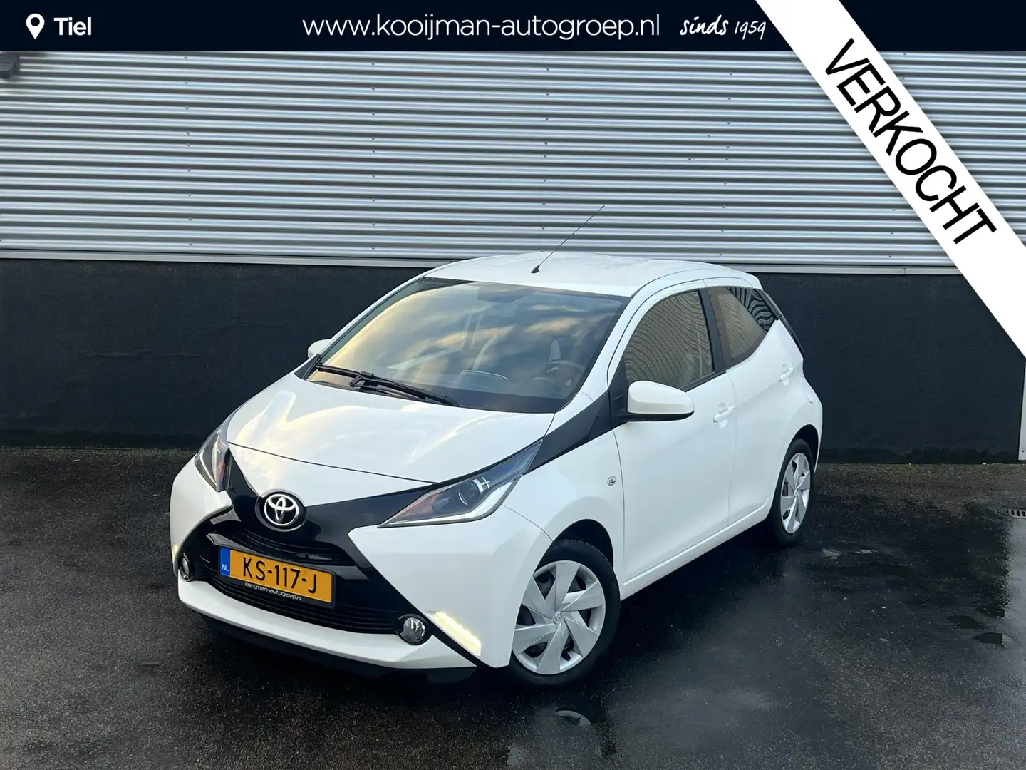 Toyota Aygo 1.0 VVT-i x-play Fabrieksgarantie tot 16 nov 2026, Blanco - 1