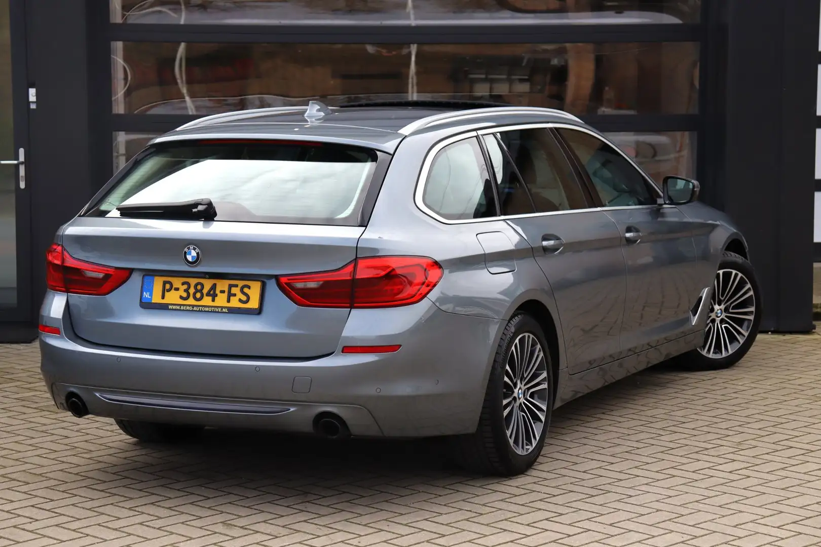 BMW 530 5-serie Touring 530d xDrive High Executive | Deale Grau - 2