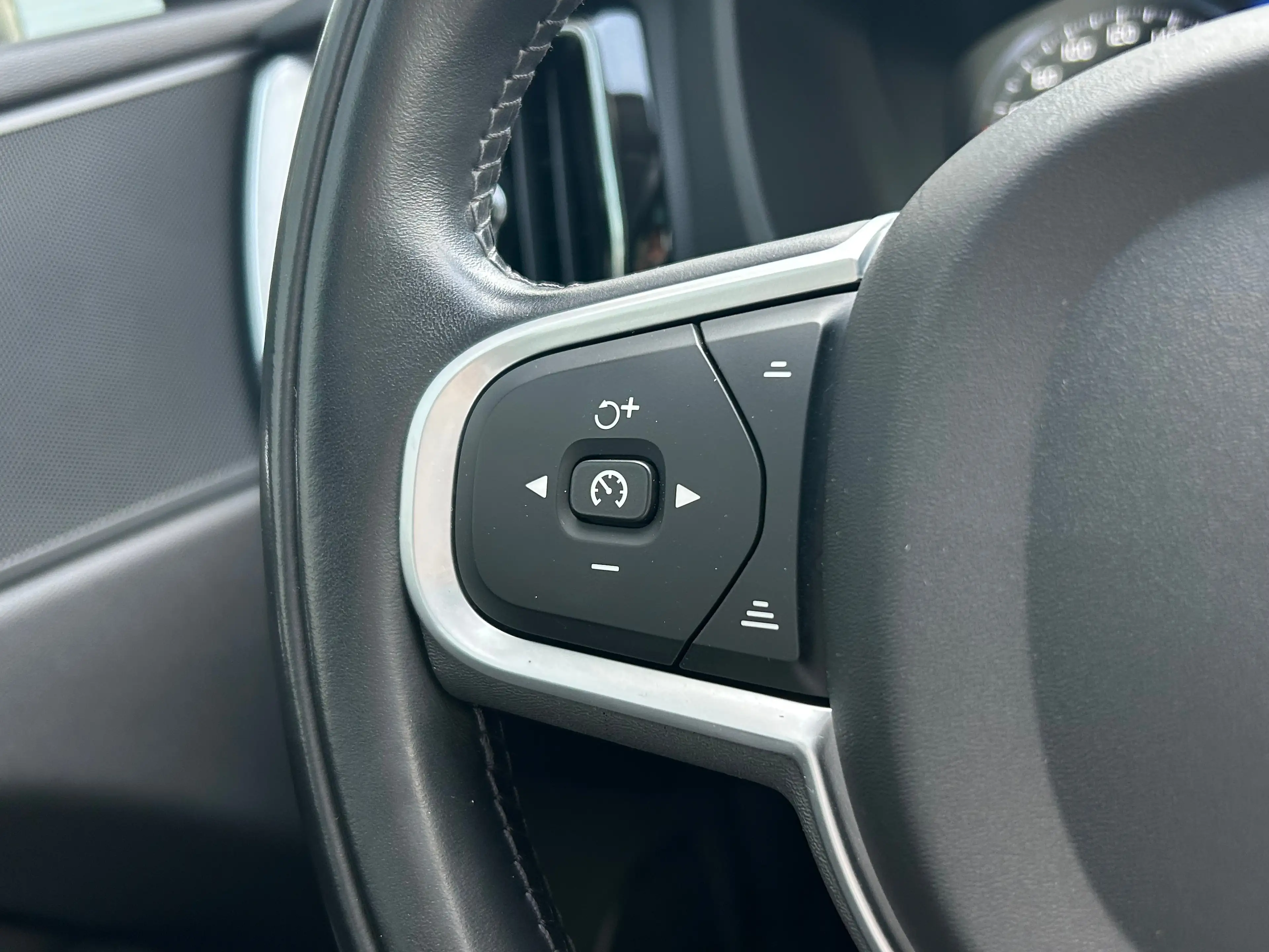 Volvo XC60 2.0 Recharge T6 AWD Inscription | Pilot Assist | S — photo 9