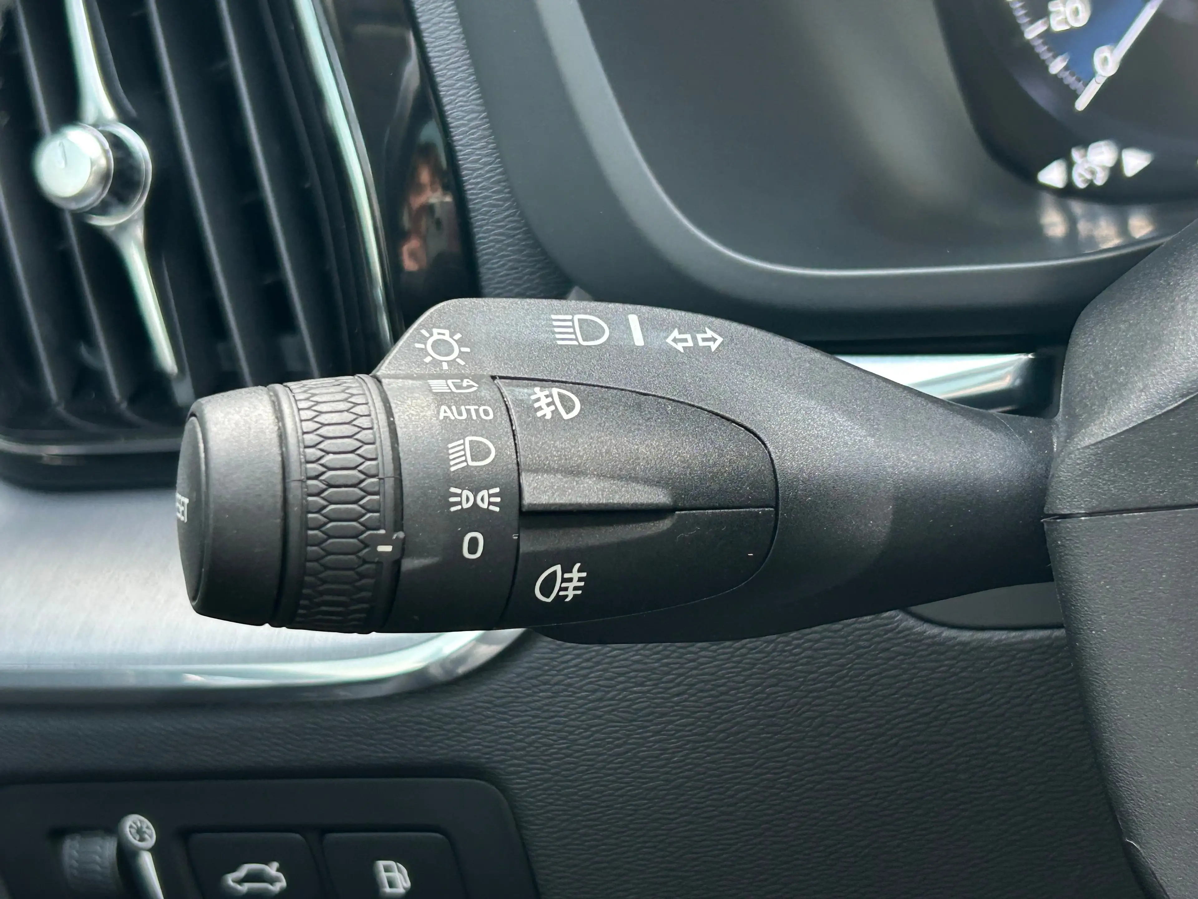 Volvo XC60 2.0 Recharge T6 AWD Inscription | Pilot Assist | S — photo 11