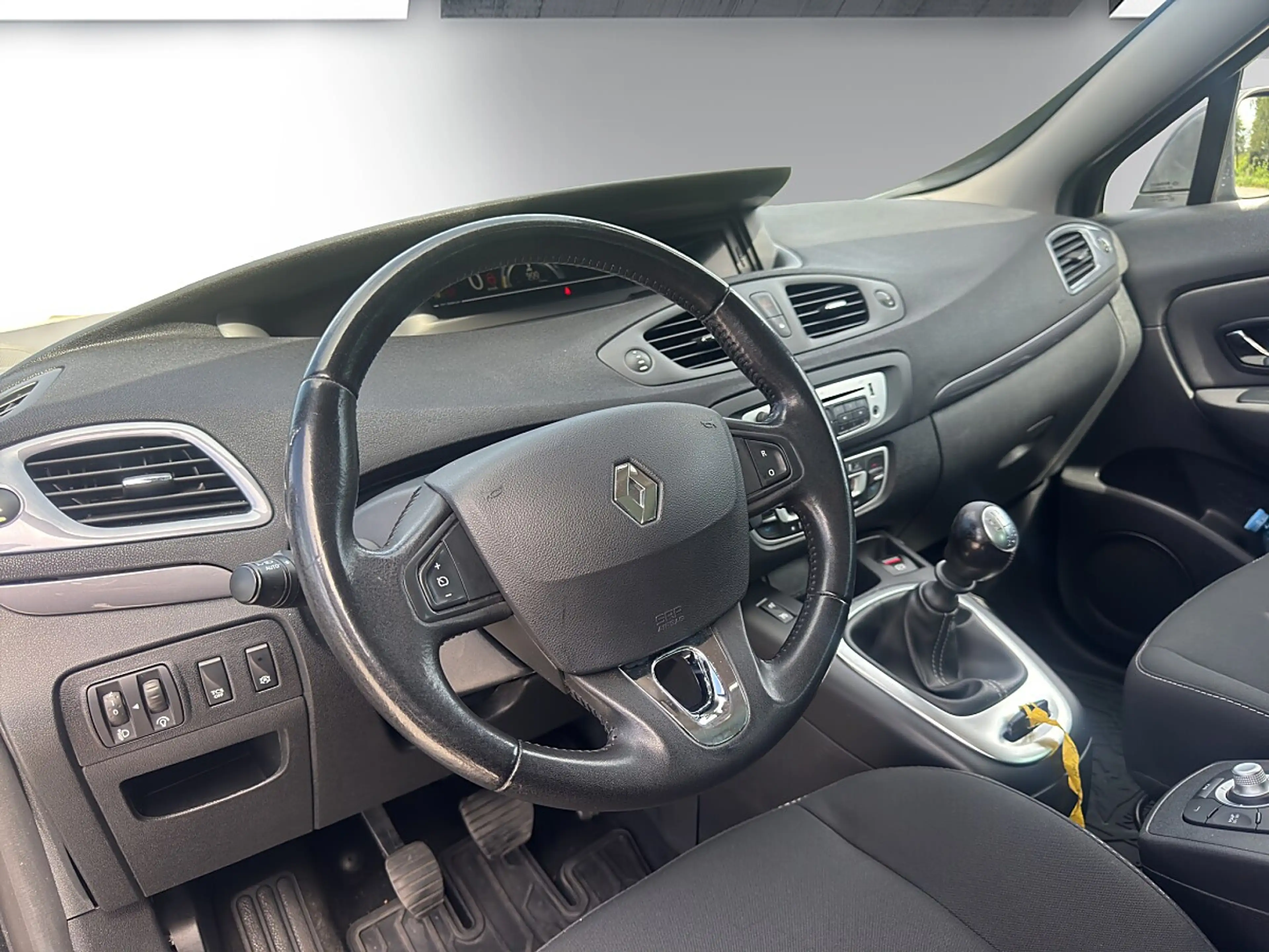Renault Grand Scenic Grand Scénic Scenic 1.5 dCi 110 FAP — photo 9