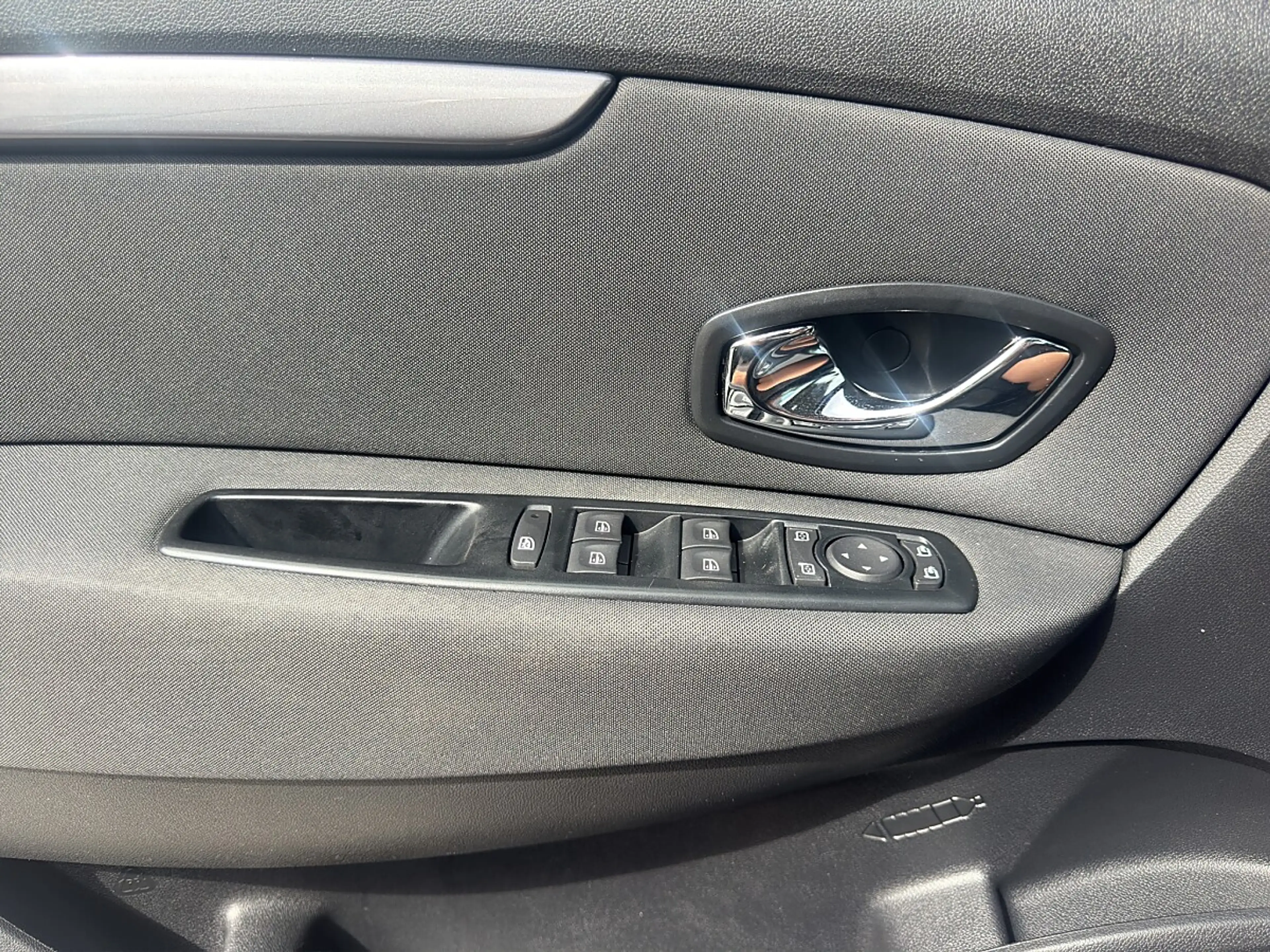 Renault Grand Scenic Grand Scénic Scenic 1.5 dCi 110 FAP — photo 13
