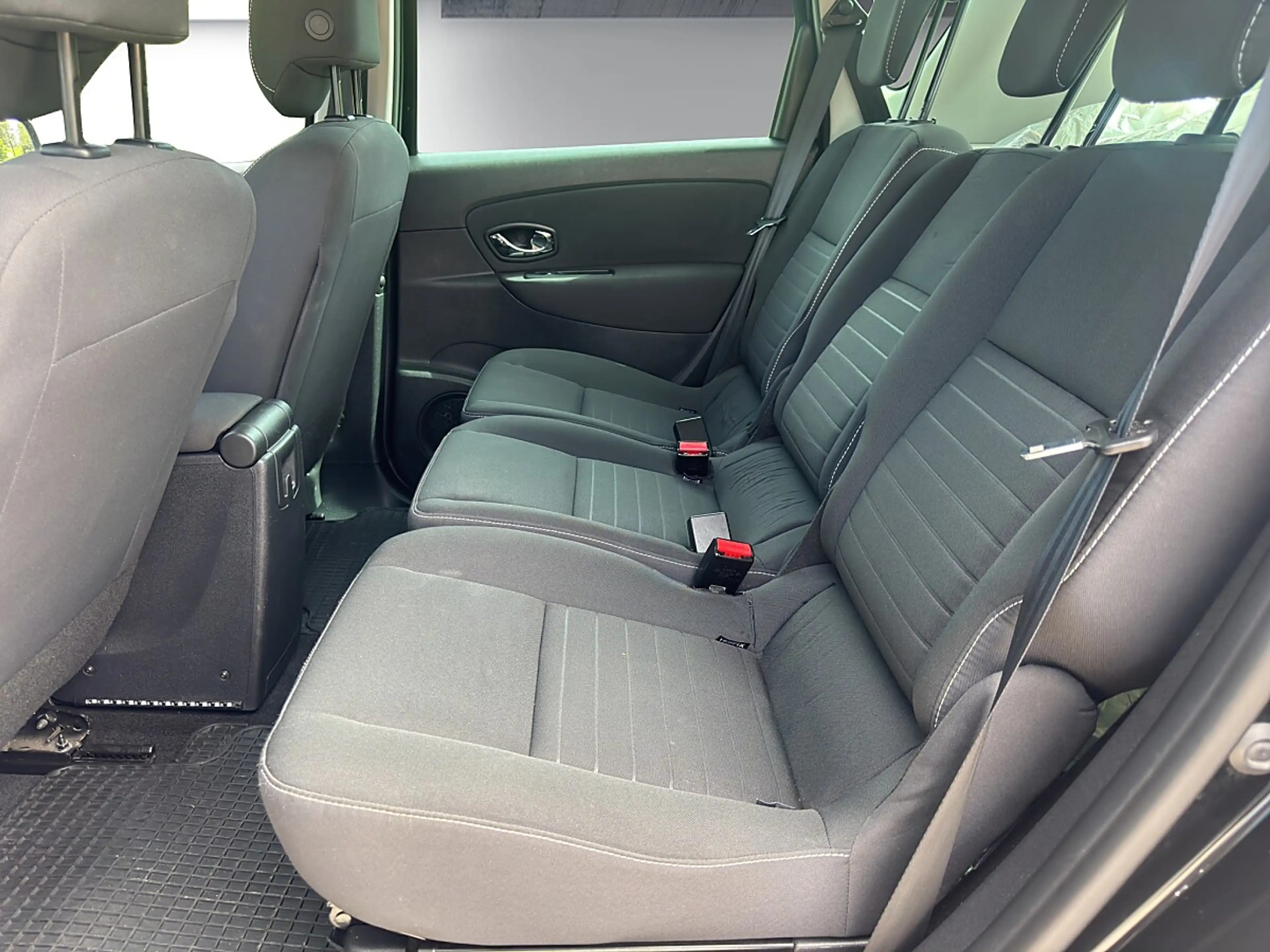 Renault Grand Scenic Grand Scénic Scenic 1.5 dCi 110 FAP — photo 10