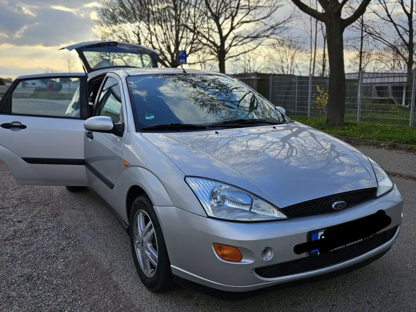 Ford Focus Wenige KM & frisch TÜV - 1
