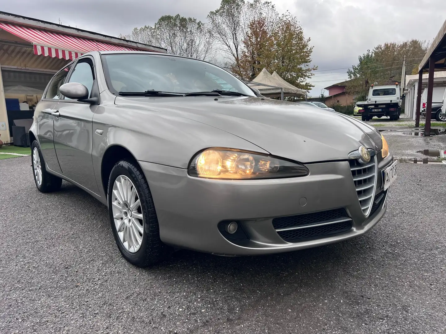 Alfa Romeo 147 147 5p 1.9 jtd 120cv Gris - 2