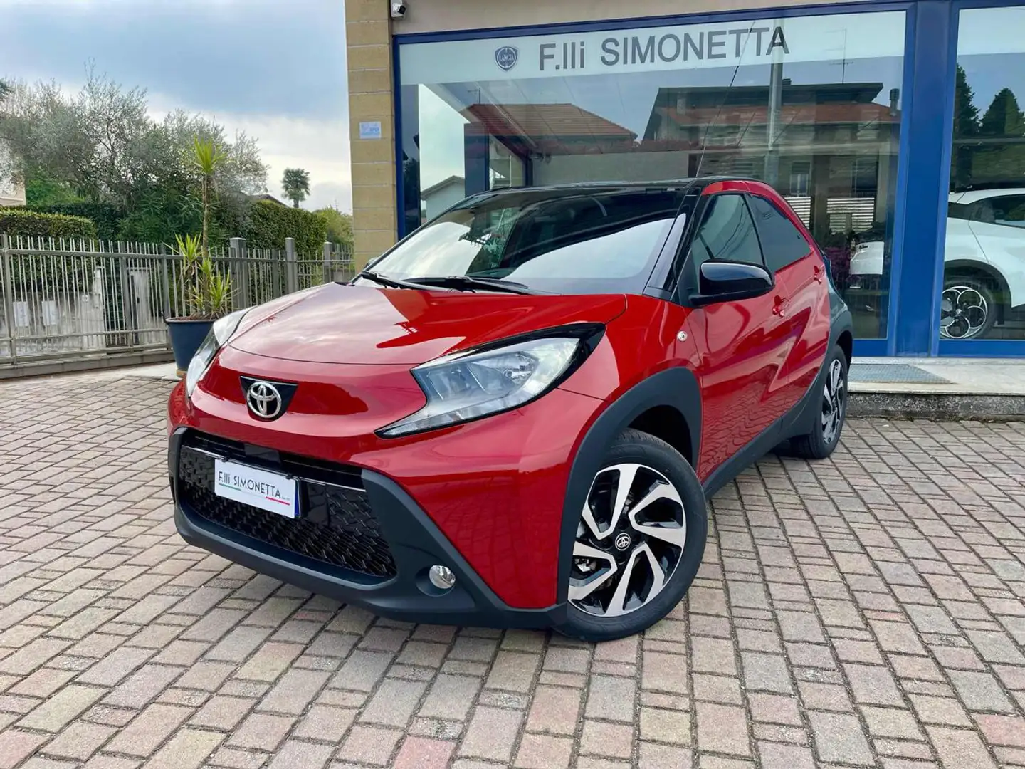 Toyota Aygo X 1.0 VVT-i 72 CV 5 porte Trend - KM0 Rosso - 1