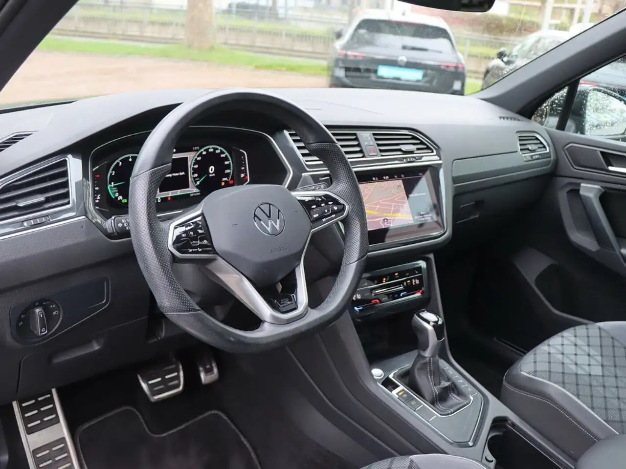 Volkswagen Tiguan R-Line 1.5 TSI OPF DSG PANO/NAVI/LED/AREA VIEW 11