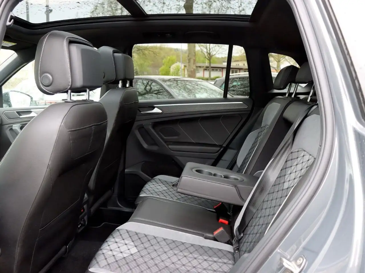 Volkswagen Tiguan R-Line 1.5 TSI OPF DSG PANO/NAVI/LED/AREA VIEW 5