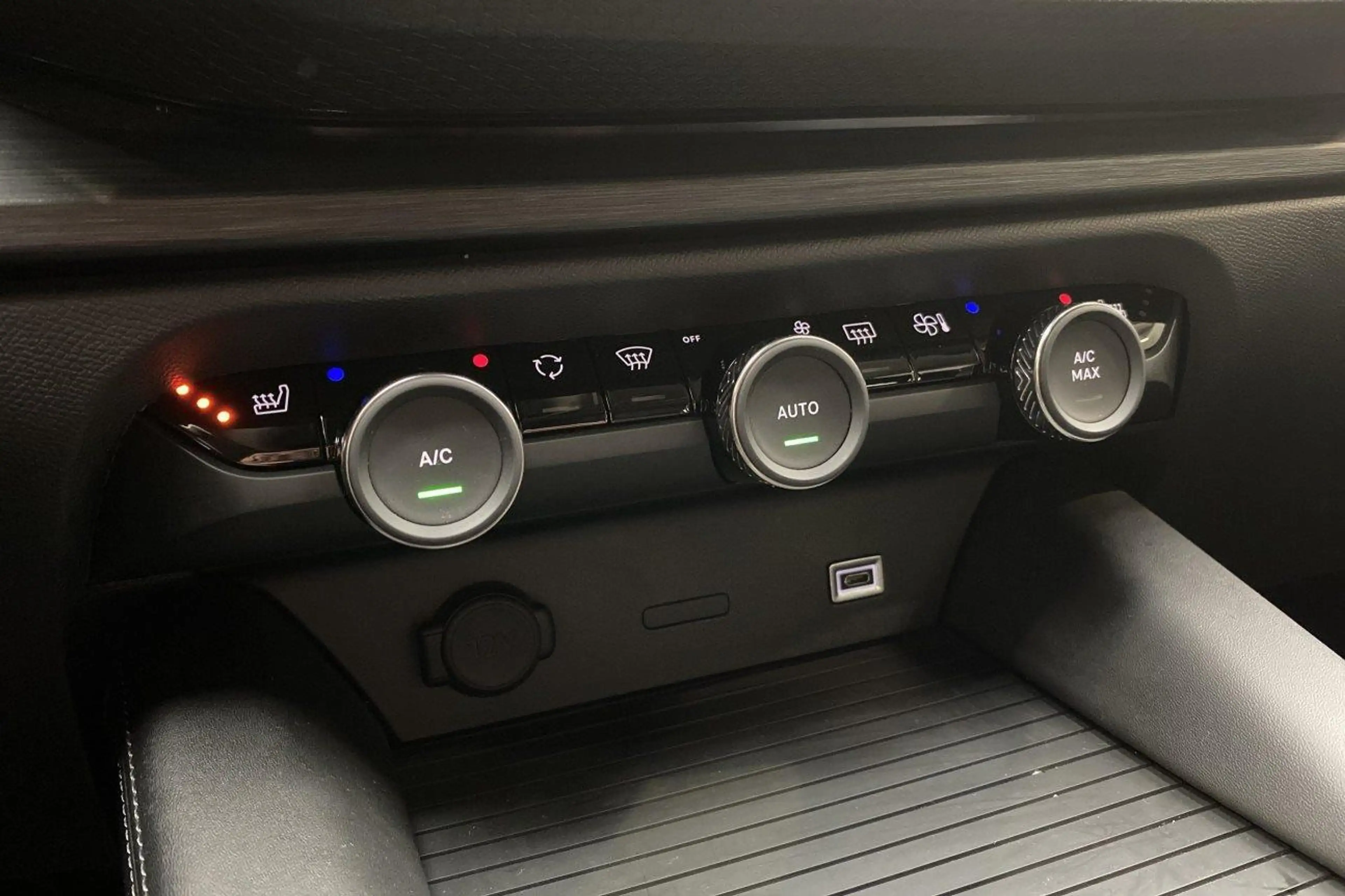 Citroen C5 X PLUS - 1.2 TURBO EAT8 — photo 15
