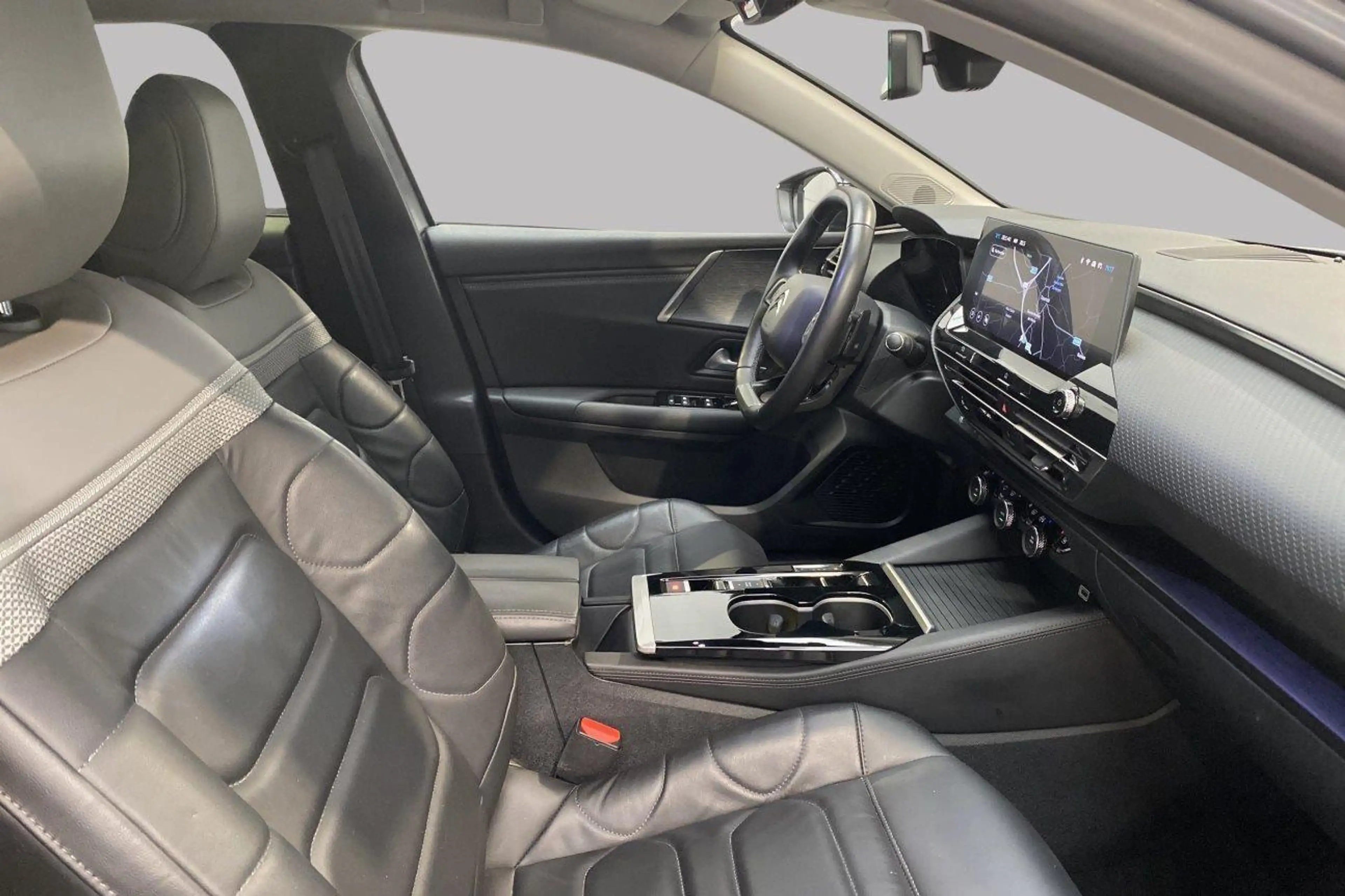 Citroen C5 X PLUS - 1.2 TURBO EAT8 — photo 8