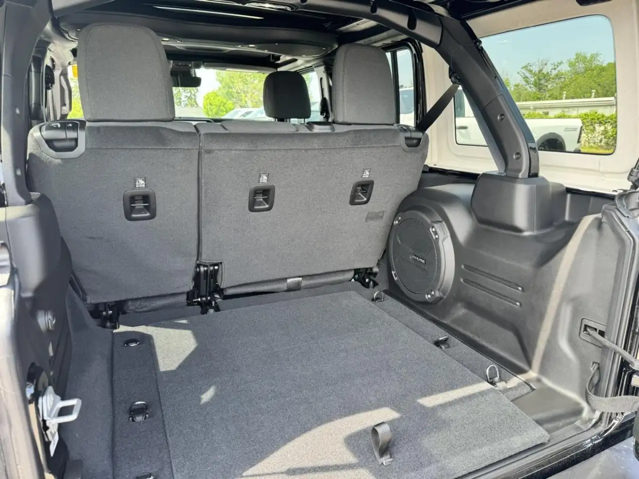 Jeep Wrangler photo Jeep Wrangler