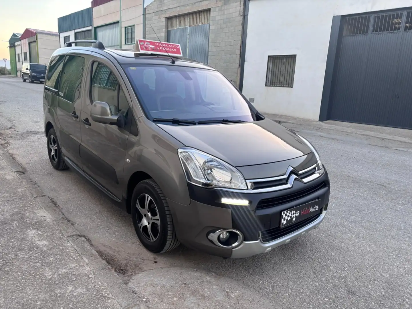 Citroen Berlingo Multispace 1.6HDi XTR Plus 115 Bruin - 2
