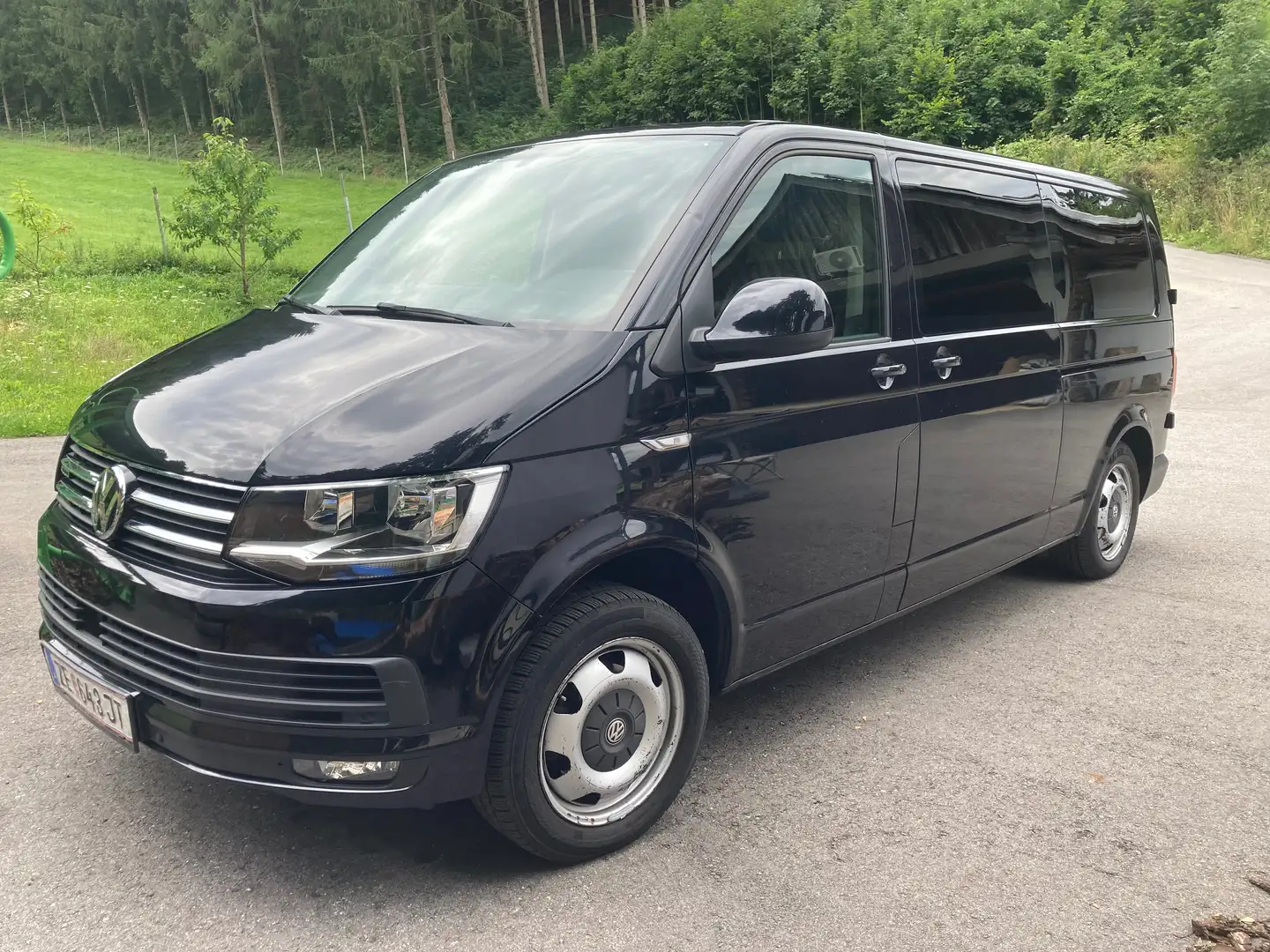 Volkswagen T6 Caravelle Transporter Schwarz - 2