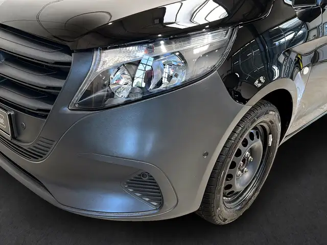Mercedes-Benz Vito view 3